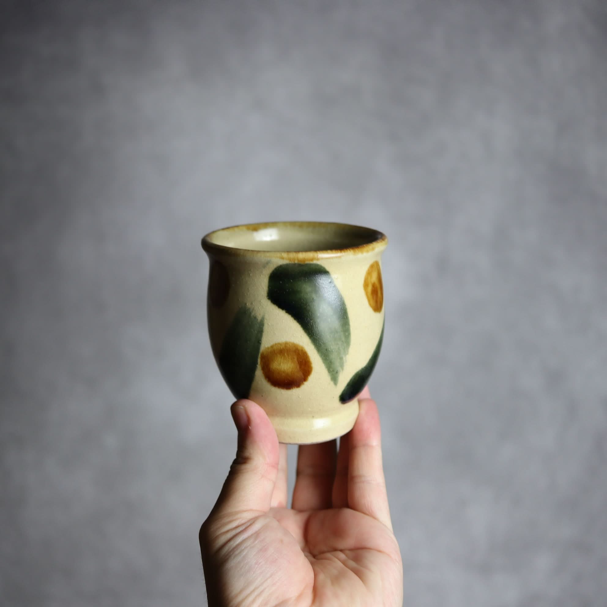 湯呑1 飴 呉須釉 点打 やちむん 陶器 北窯 松田米司工房 やちむん 陶器.