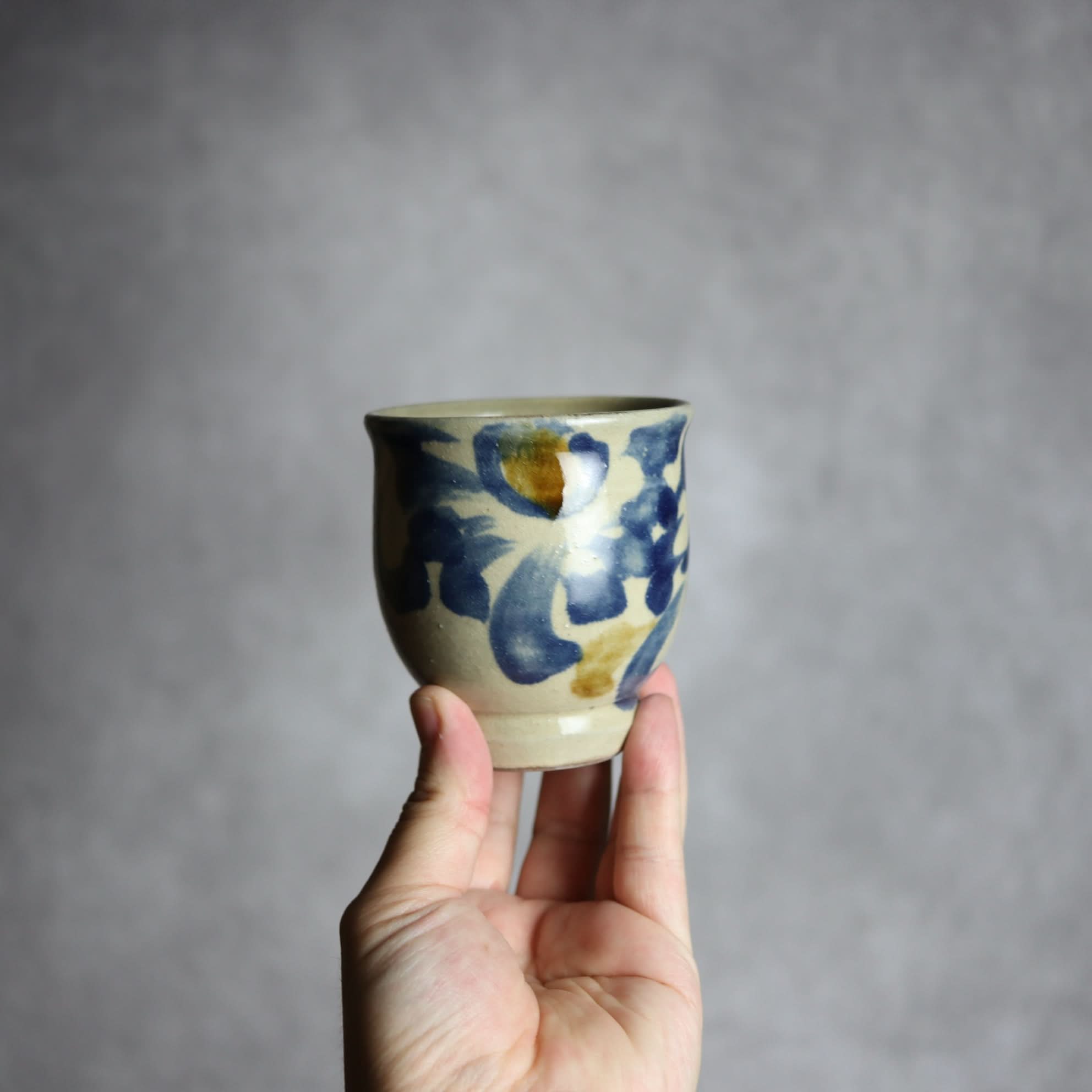 湯呑1 飴 呉須釉 菊唐草 やちむん 陶器 北窯 松田米司工房 やちむん 陶器.