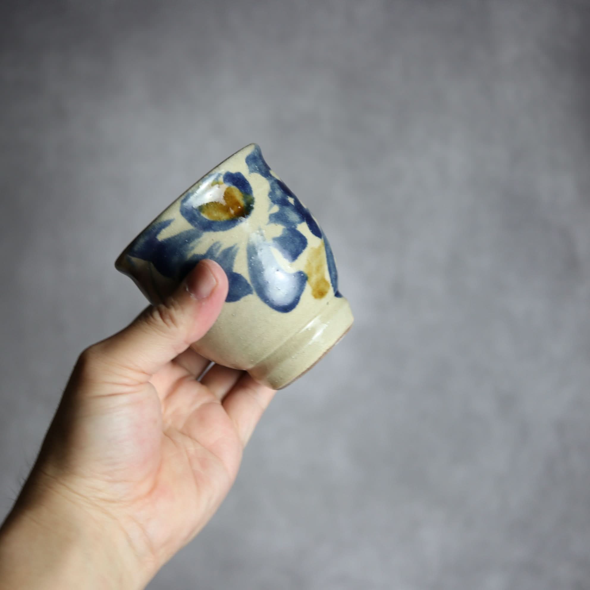 湯呑1 飴 呉須釉 菊唐草 やちむん 陶器 北窯 松田米司工房 やちむん 陶器.