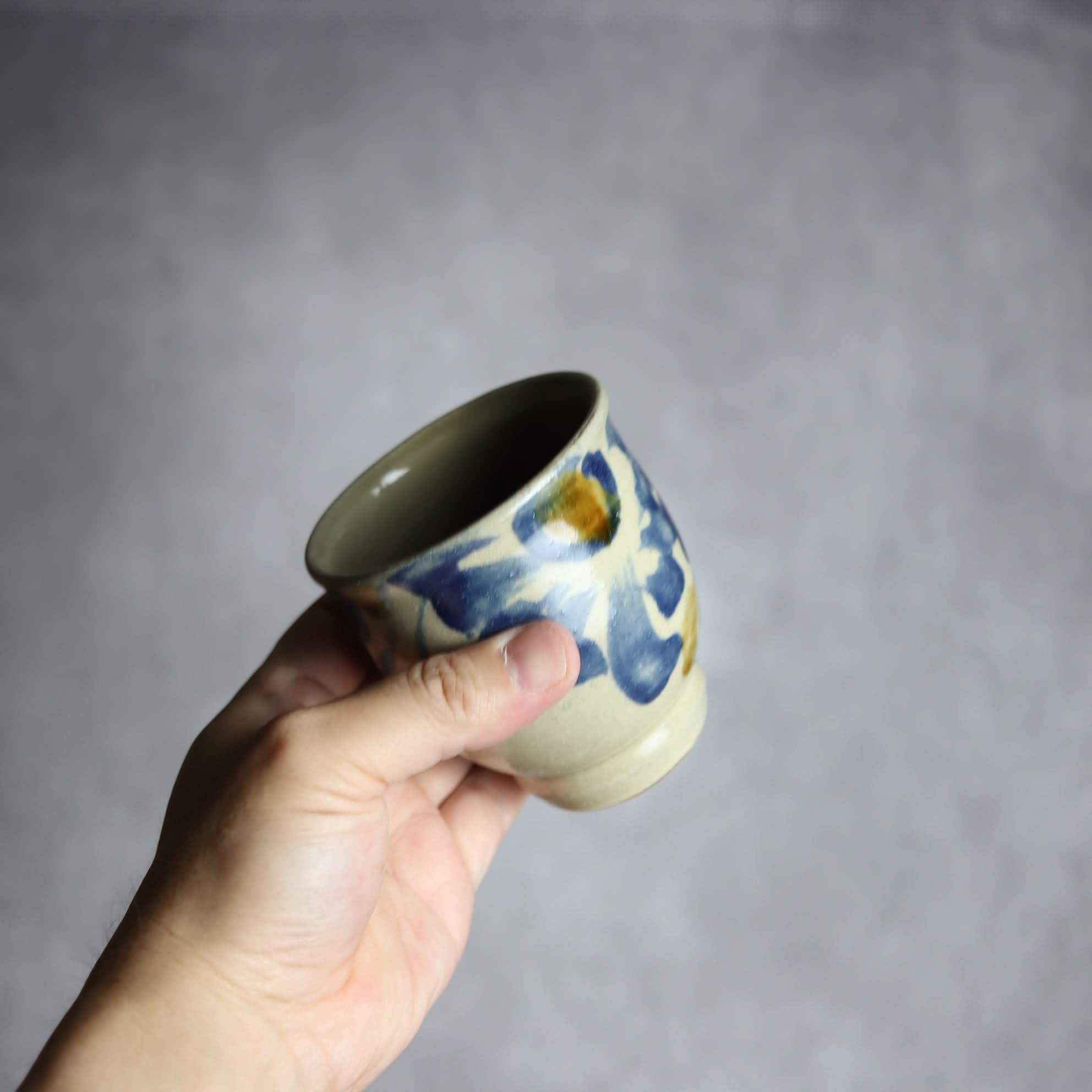 湯呑1 飴 呉須釉 菊唐草 やちむん 陶器 北窯 松田米司工房 やちむん 陶器.