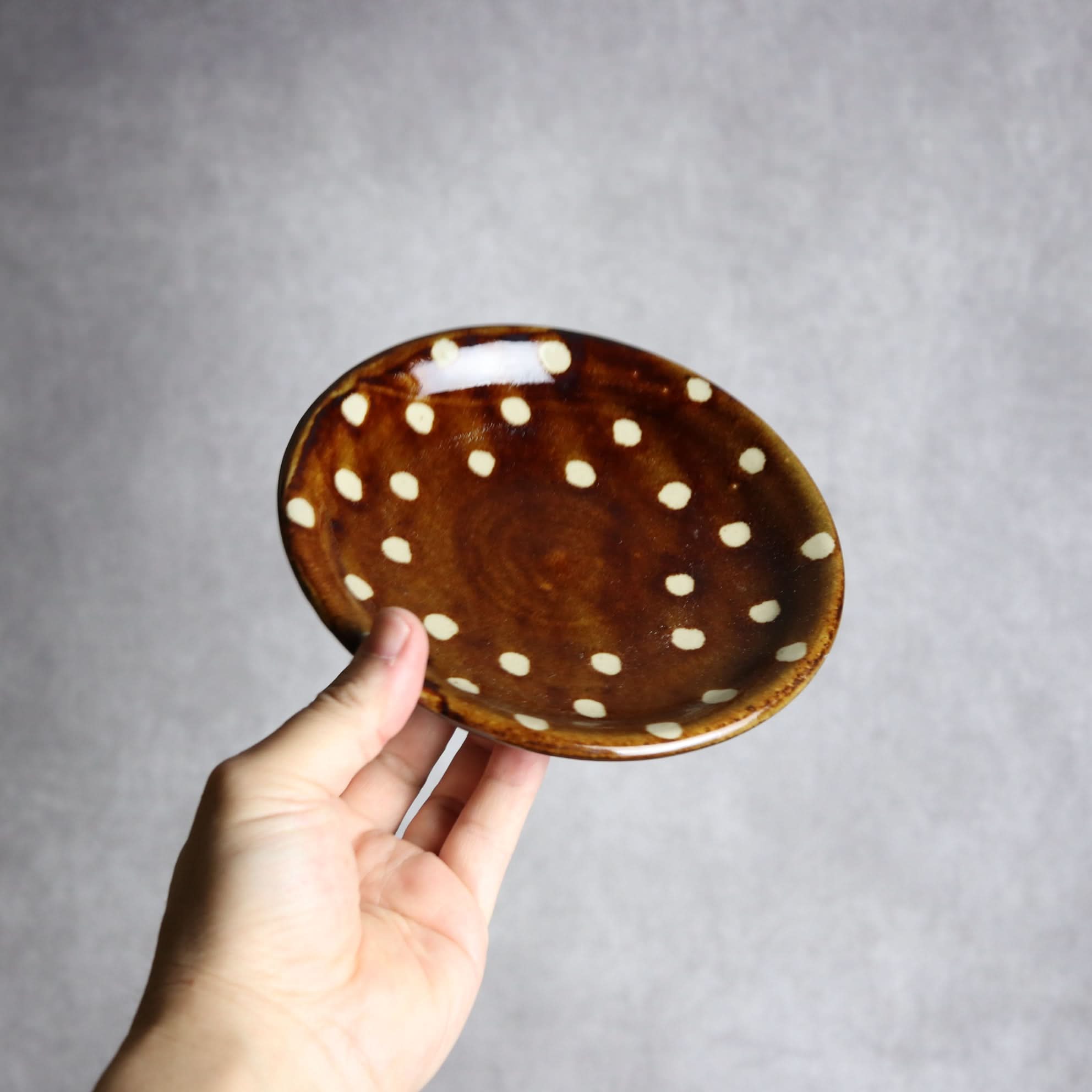 5寸皿 飴釉 蝋抜 点打 やちむん 陶器 真南風工房 やちむん 陶器.