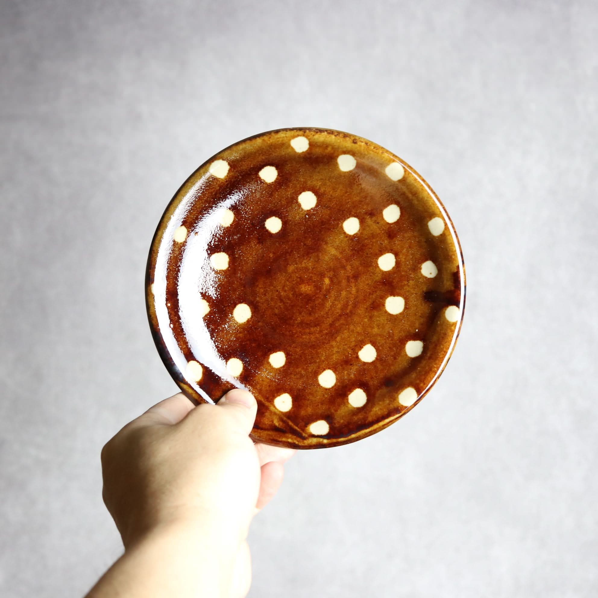 5寸皿 飴釉 蝋抜 点打 やちむん 陶器 真南風工房 やちむん 陶器.