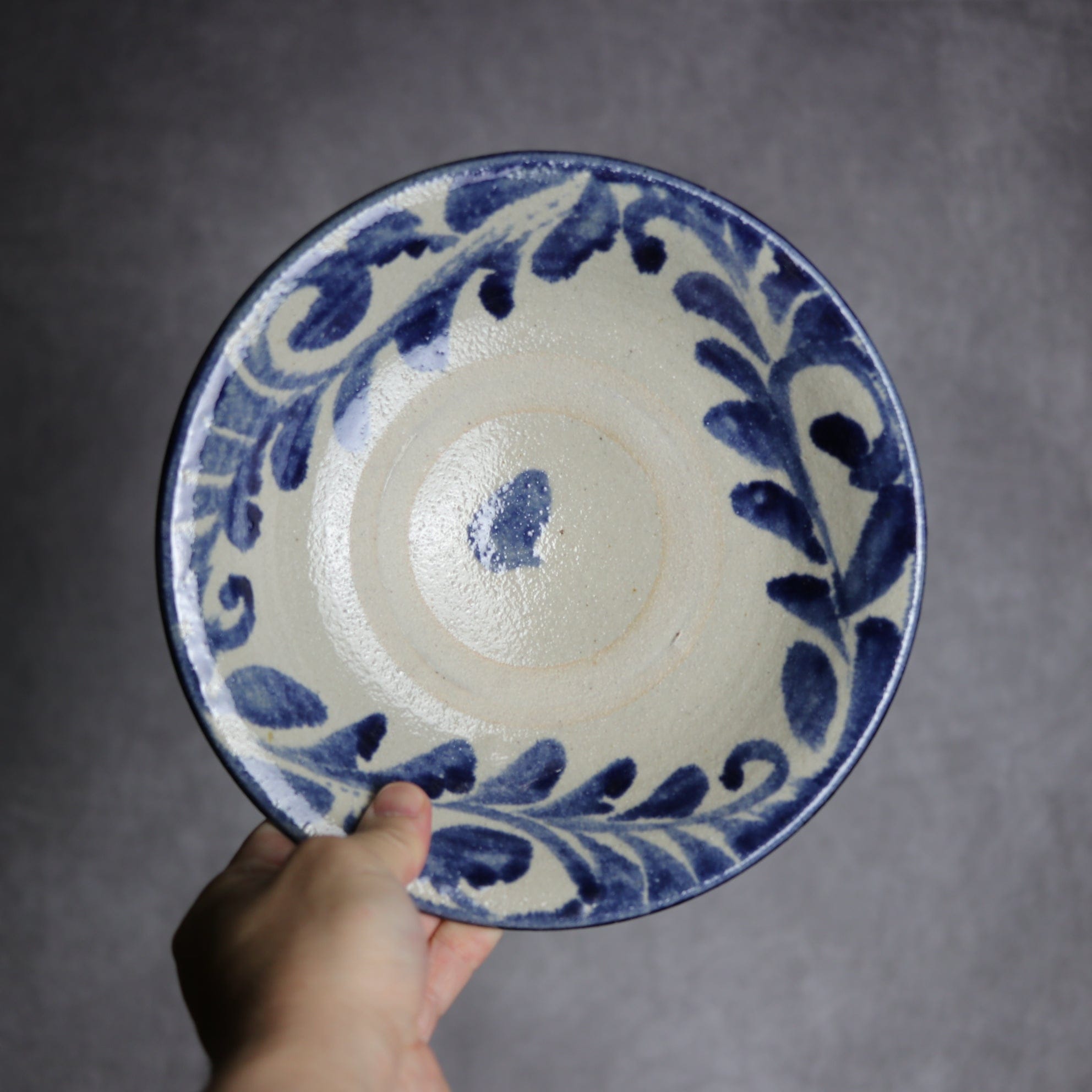 7寸皿1 呉須釉 唐草 やちむん 陶器 栄一工房 やちむん 陶器.