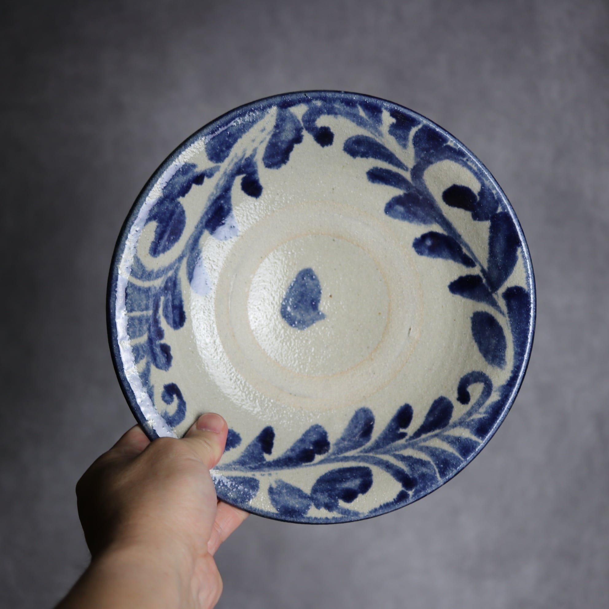 7寸皿1 呉須釉 唐草 やちむん 陶器 栄一工房 やちむん 陶器.