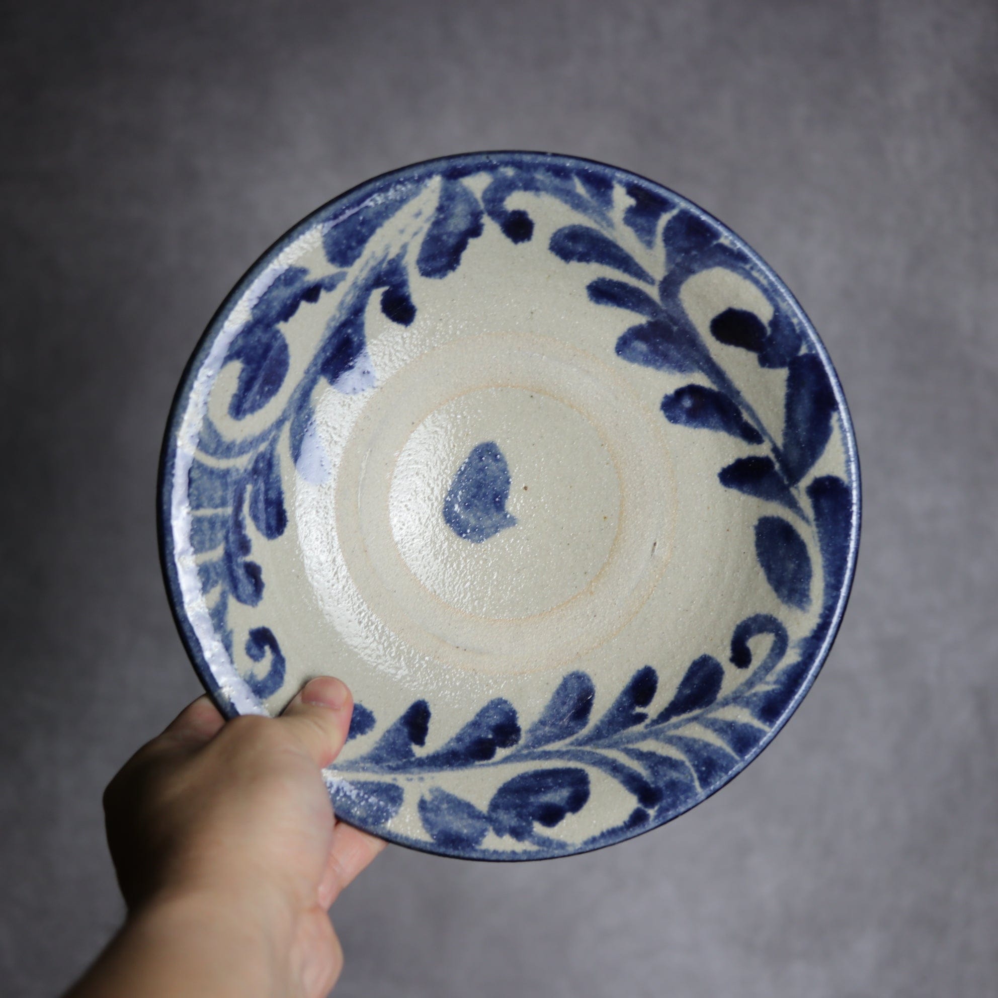 7寸皿1 呉須釉 唐草 やちむん 陶器 栄一工房 やちむん 陶器.