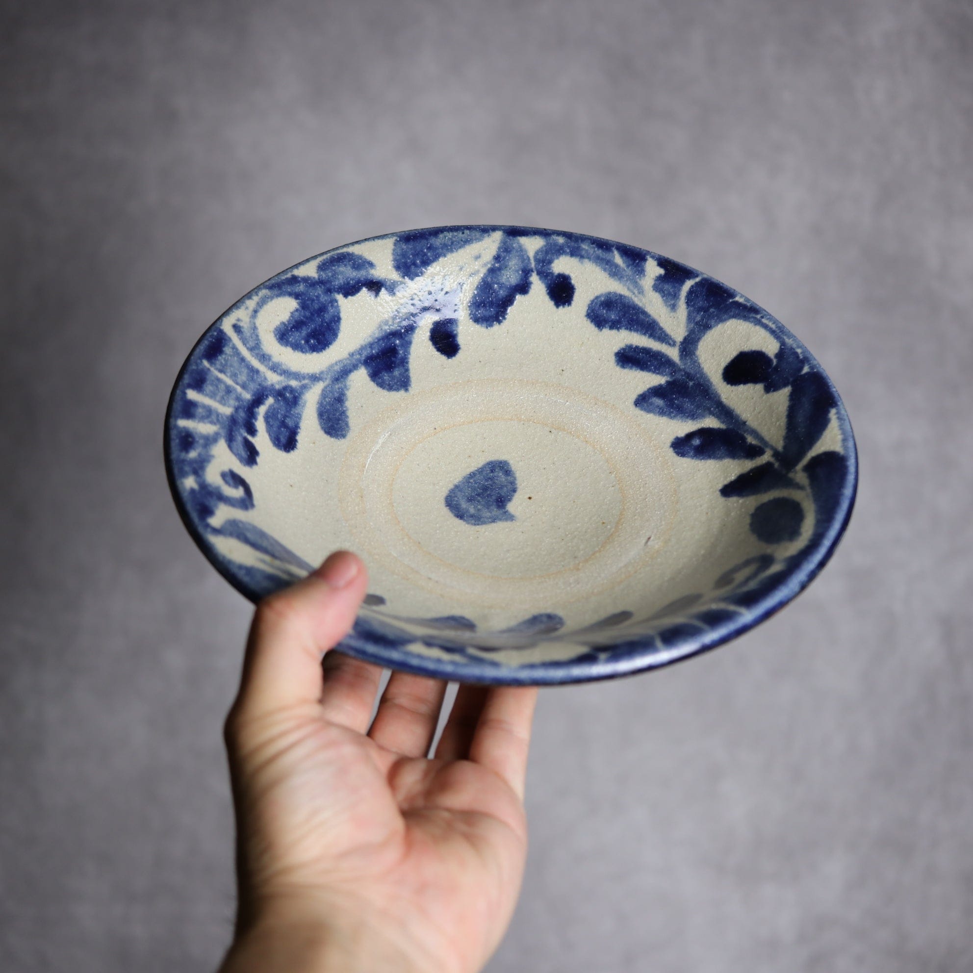 7寸皿1 呉須釉 唐草 やちむん 陶器 栄一工房 やちむん 陶器.