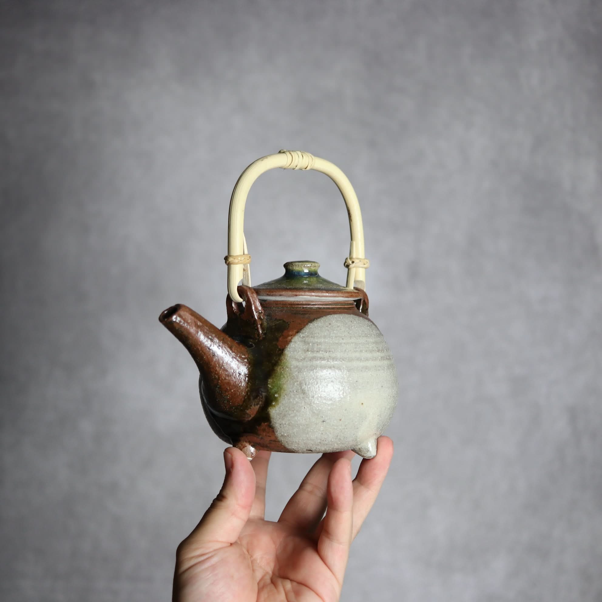 土瓶1 白 緑釉 やちむん 陶器 栄一工房 やちむん 陶器.