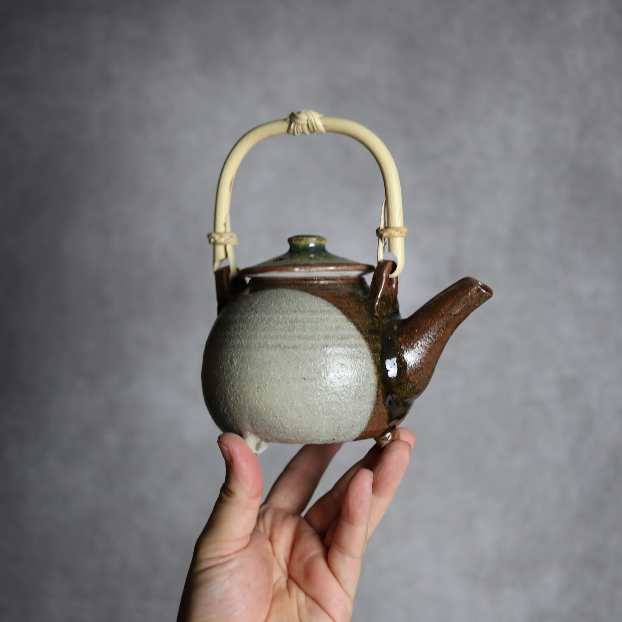 土瓶1 白 緑釉 やちむん 陶器 栄一工房 やちむん 陶器.