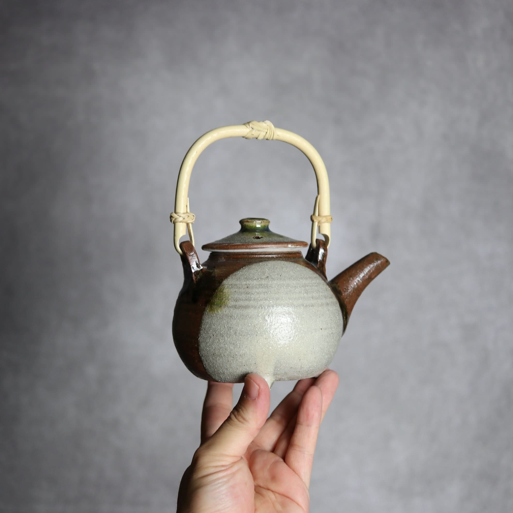 土瓶1 白 緑釉 やちむん 陶器 栄一工房 やちむん 陶器.