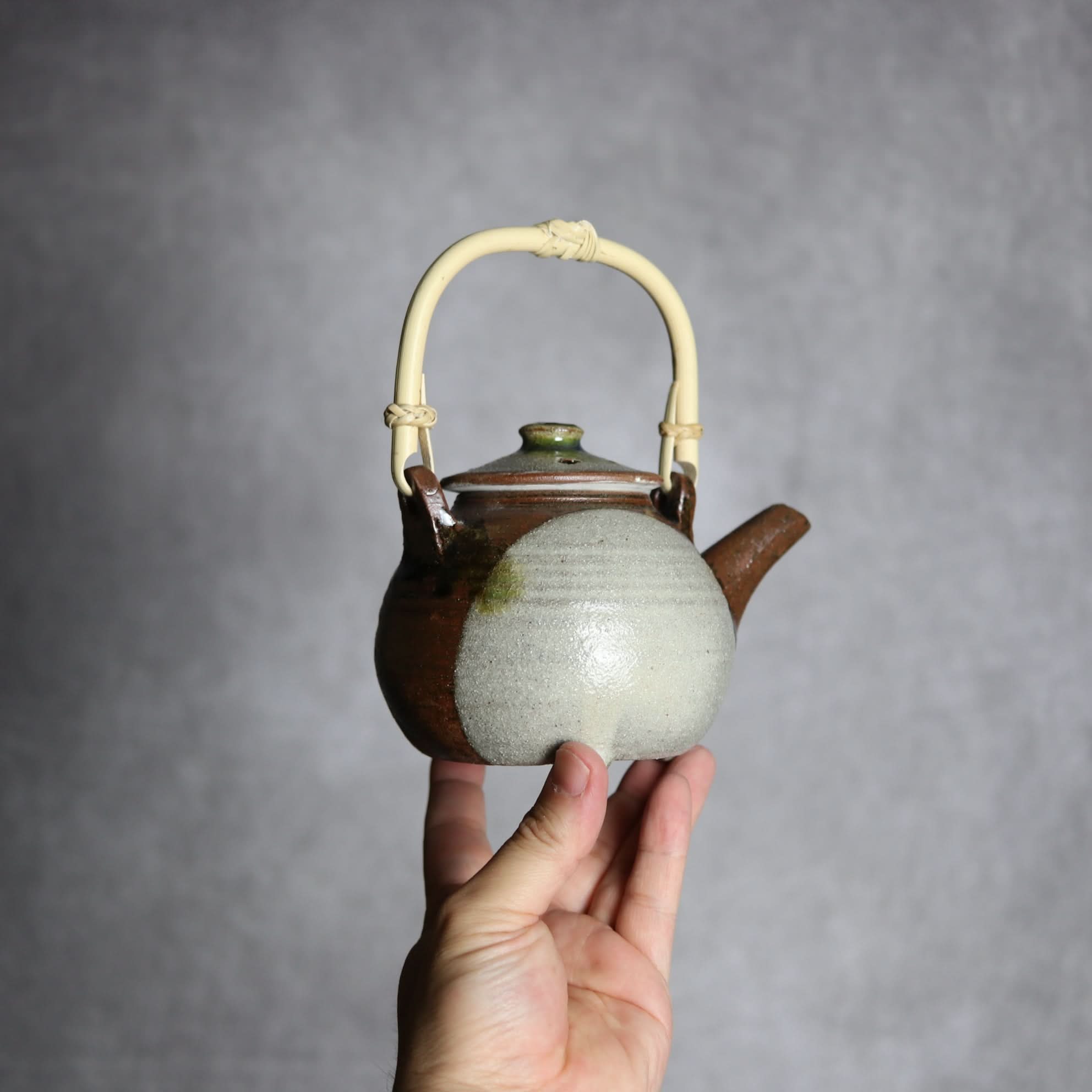 土瓶1 白 緑釉 やちむん 陶器 栄一工房 やちむん 陶器.