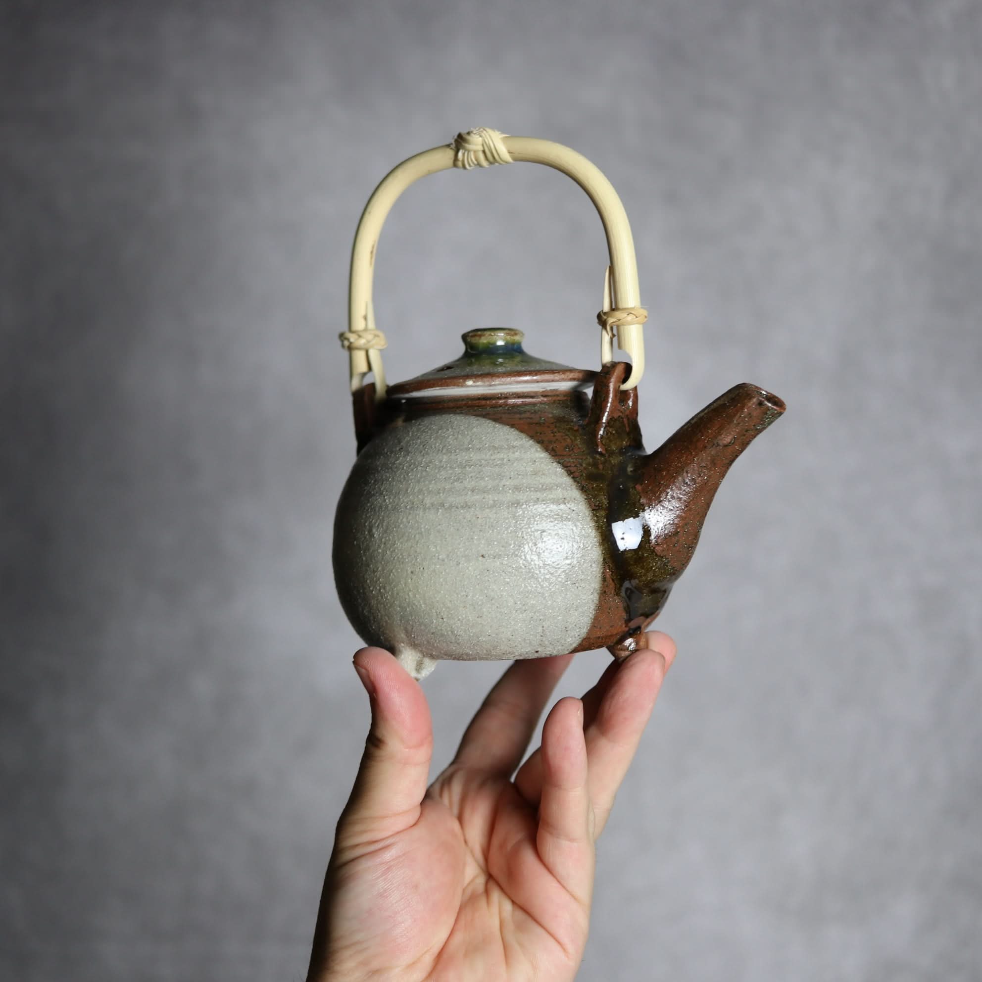 土瓶1 白 緑釉 やちむん 陶器 栄一工房 やちむん 陶器.