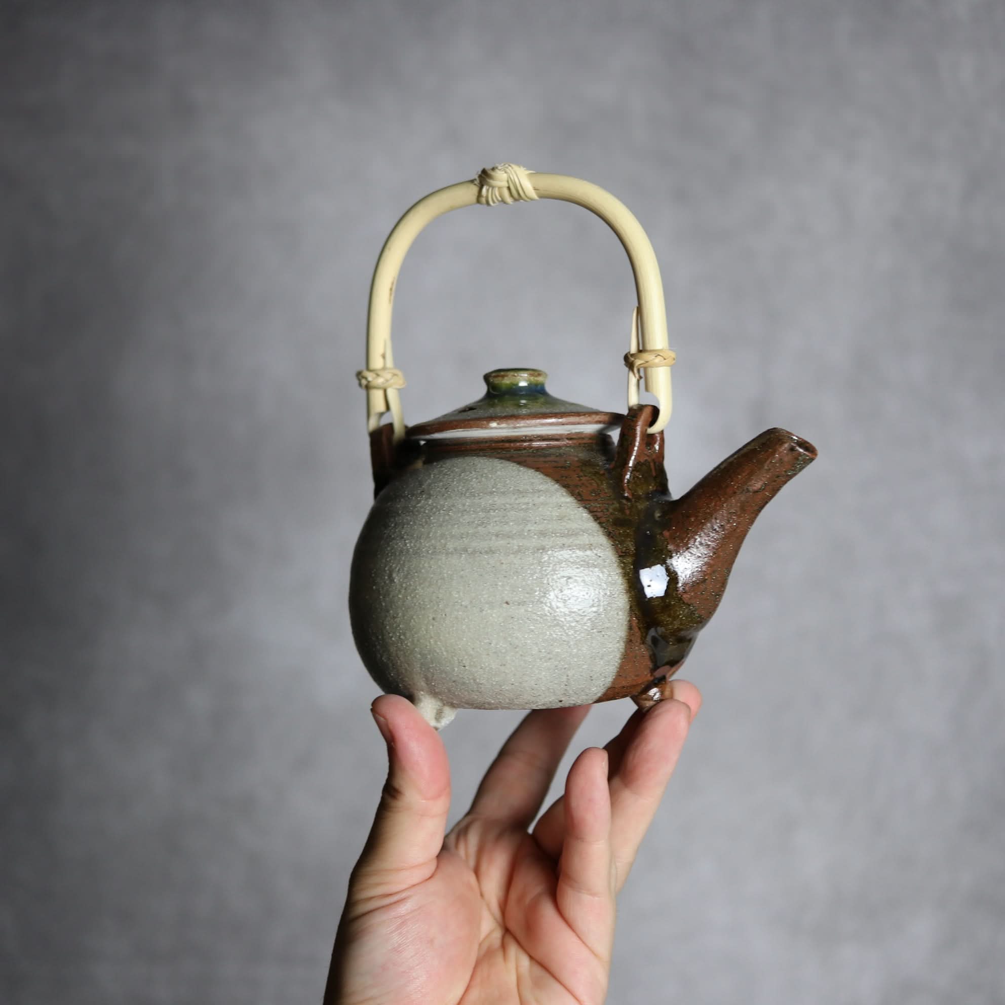土瓶1 白 緑釉 やちむん 陶器 栄一工房 やちむん 陶器.
