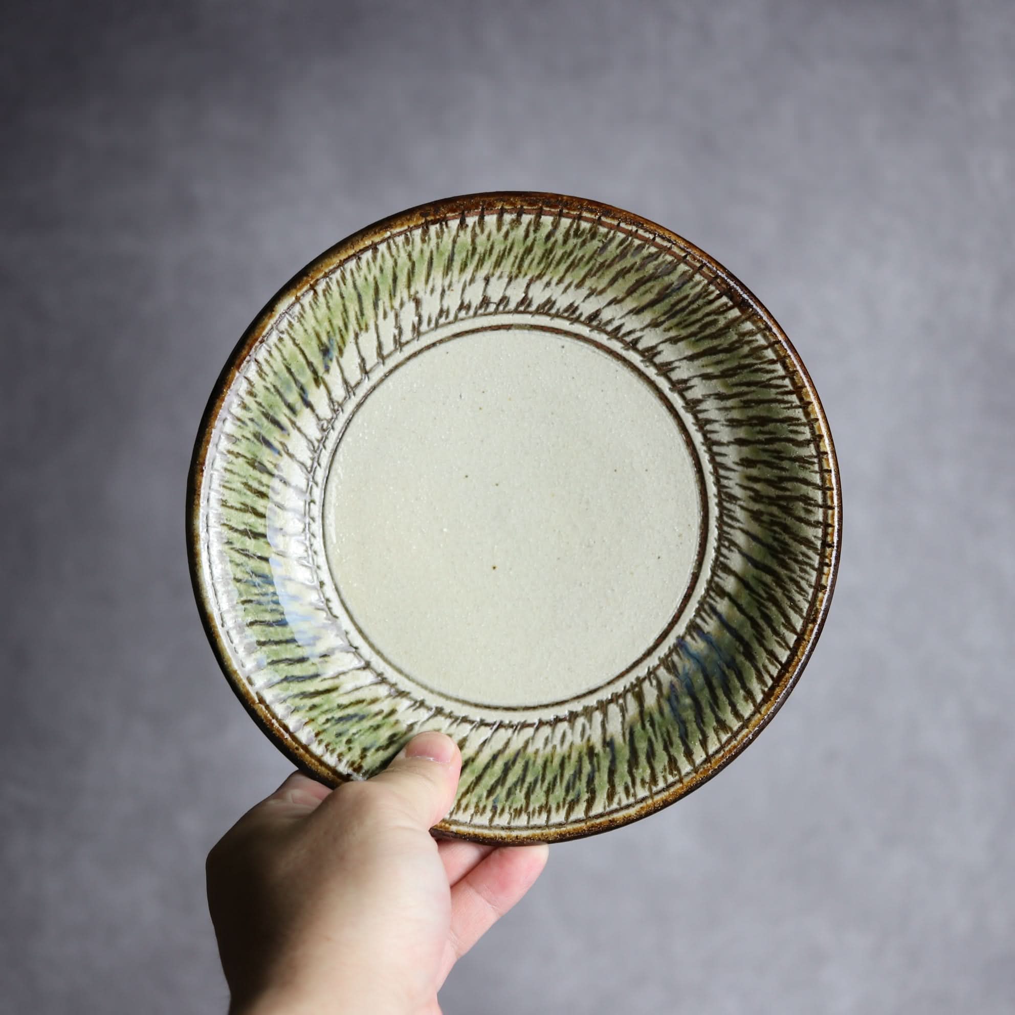 6寸皿1 緑釉 飛鉋 やちむん 陶器 栄一工房 やちむん 陶器.