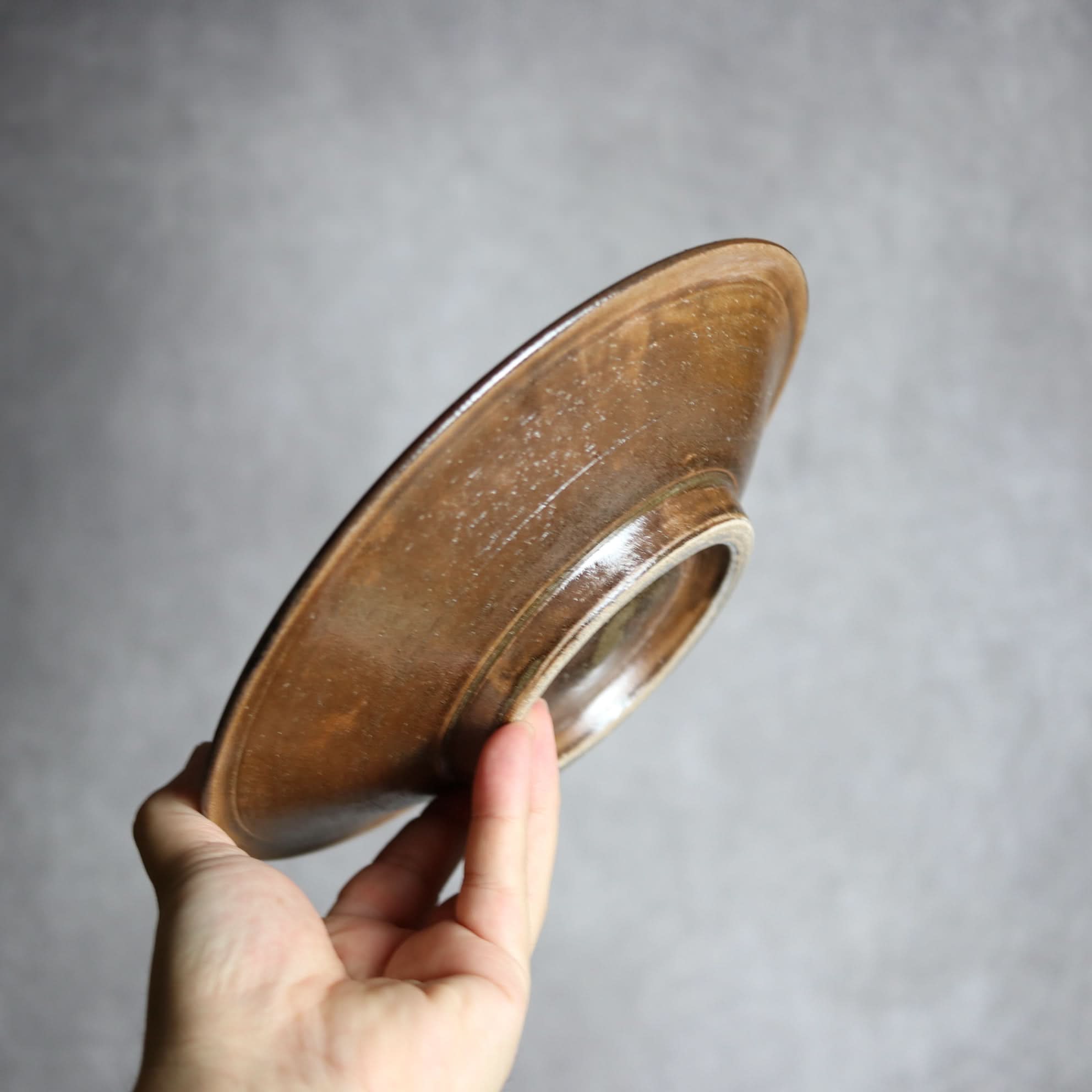 7寸皿1 飴 呉須釉 線描 やちむん 陶器 いずみ窯 島袋工房 やちむん 陶器.