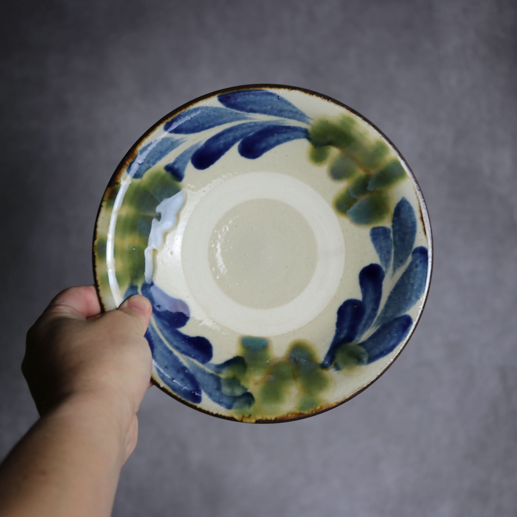 7寸皿1 呉須 緑釉 葡萄 やちむん 陶器 いずみ窯 島袋工房 やちむん 陶器.