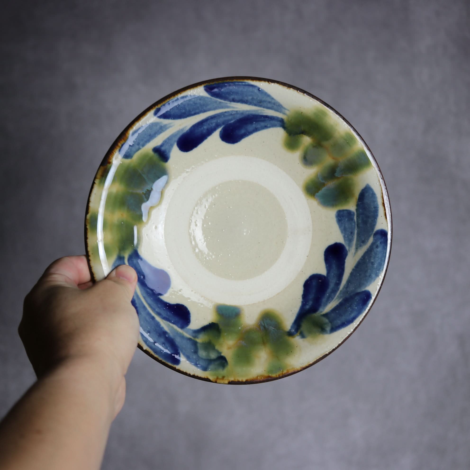 7寸皿1 呉須 緑釉 葡萄 やちむん 陶器 いずみ窯 島袋工房 やちむん 陶器.