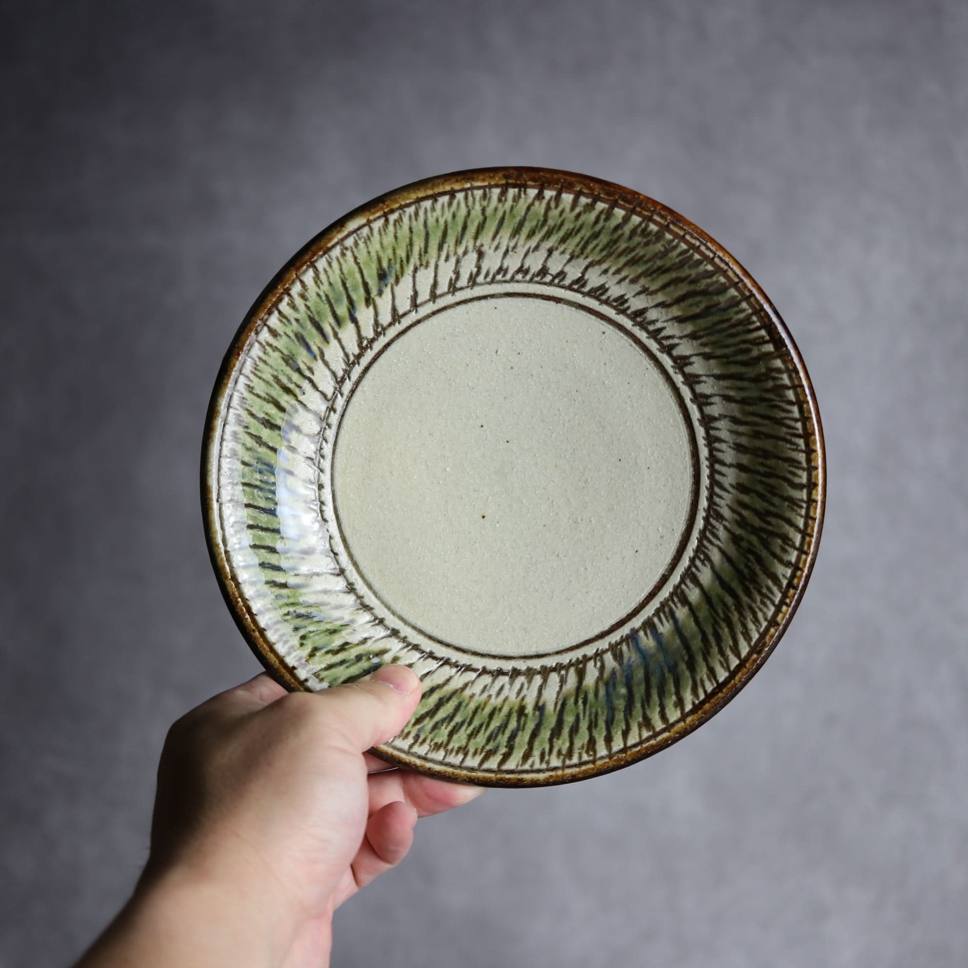 6寸皿1 緑釉 飛鉋 やちむん 陶器 栄一工房 やちむん 陶器.