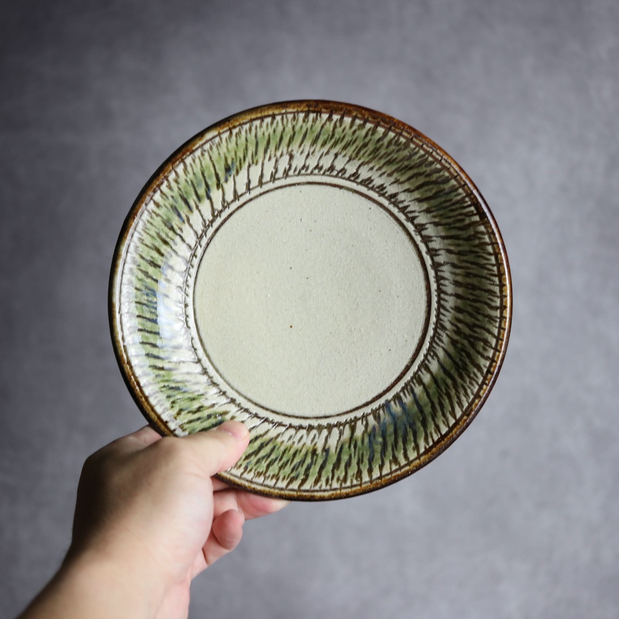 6寸皿1 緑釉 飛鉋 やちむん 陶器 栄一工房 やちむん 陶器.