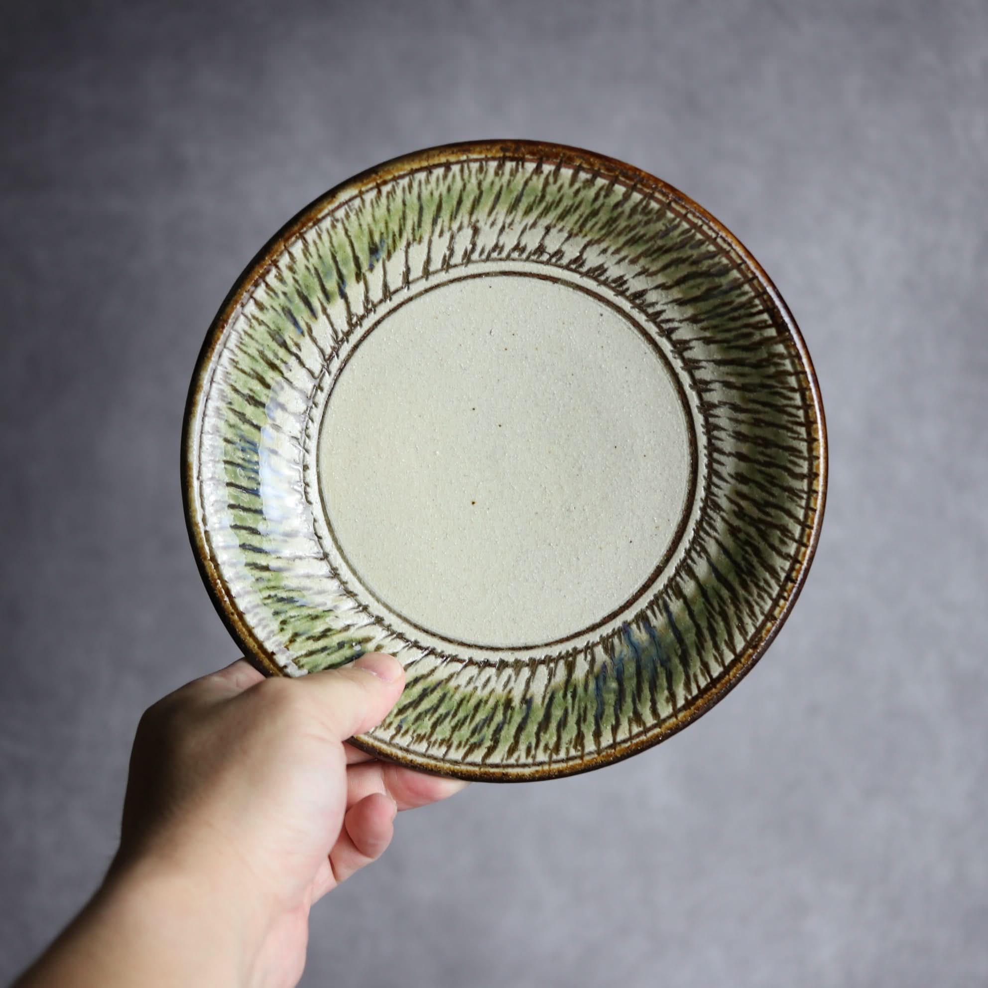 6寸皿1 緑釉 飛鉋 やちむん 陶器 栄一工房 やちむん 陶器.