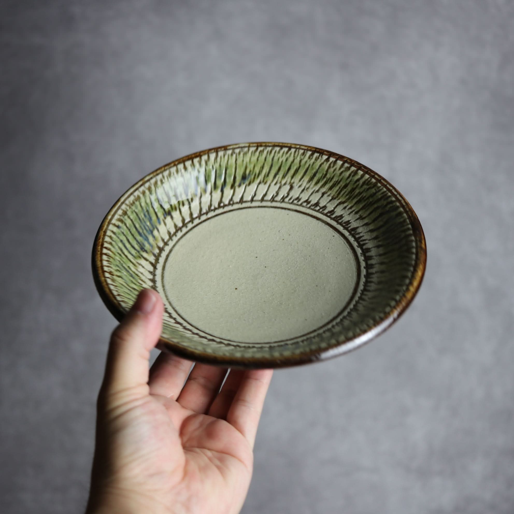 6寸皿1 緑釉 飛鉋 やちむん 陶器 栄一工房 やちむん 陶器.