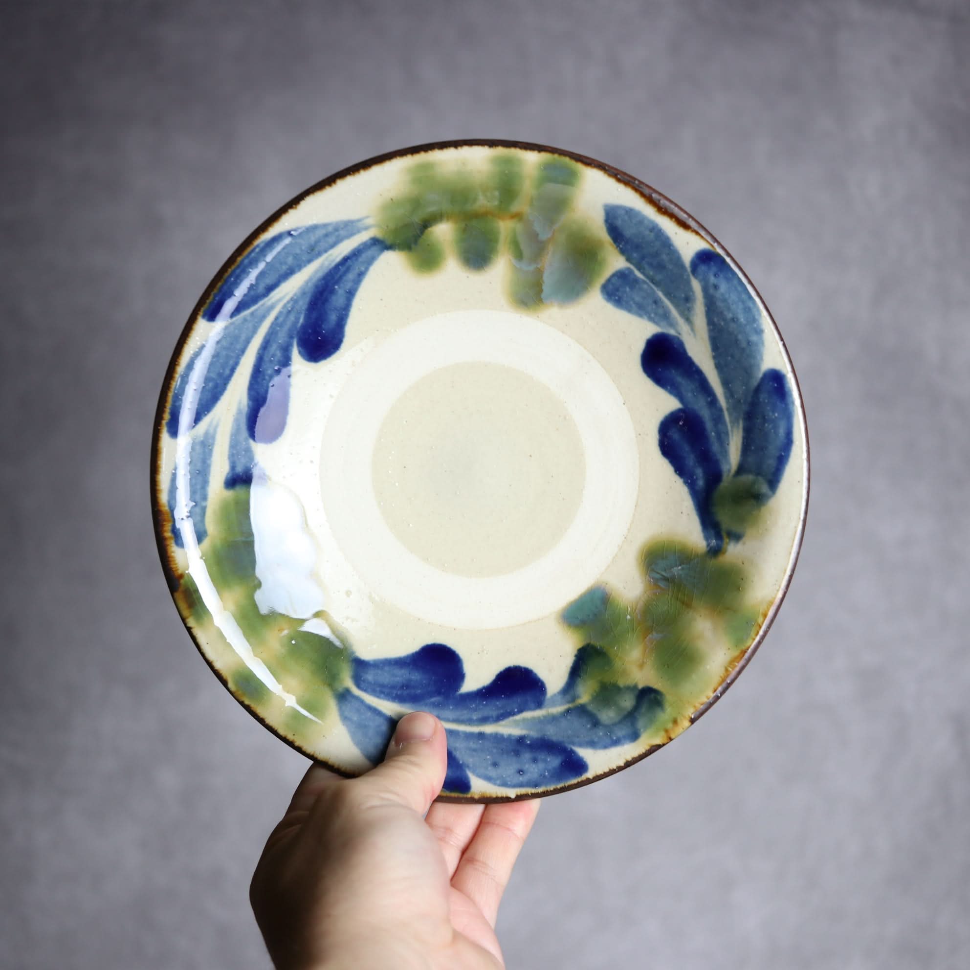 7寸皿1 呉須 緑釉 葡萄 やちむん 陶器 いずみ窯 島袋工房 やちむん 陶器.