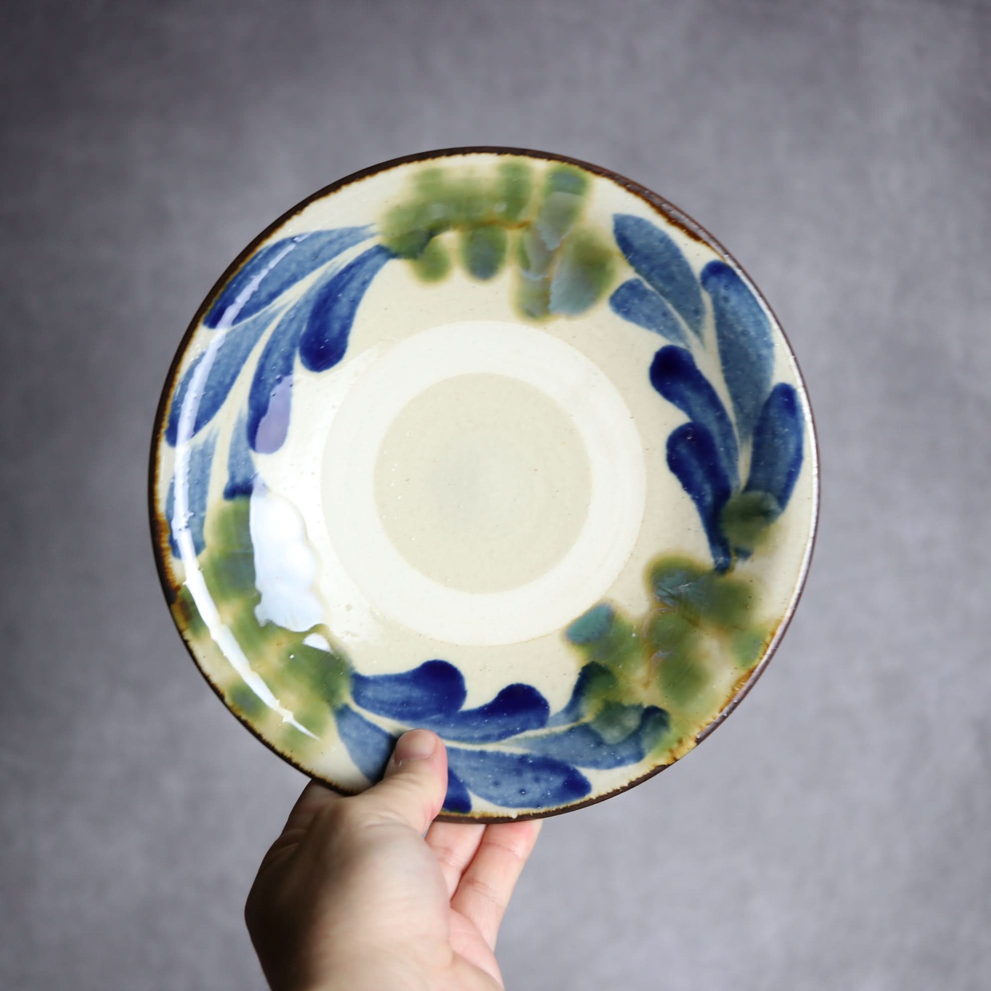 7寸皿1 呉須 緑釉 葡萄 やちむん 陶器 いずみ窯 島袋工房 やちむん 陶器.