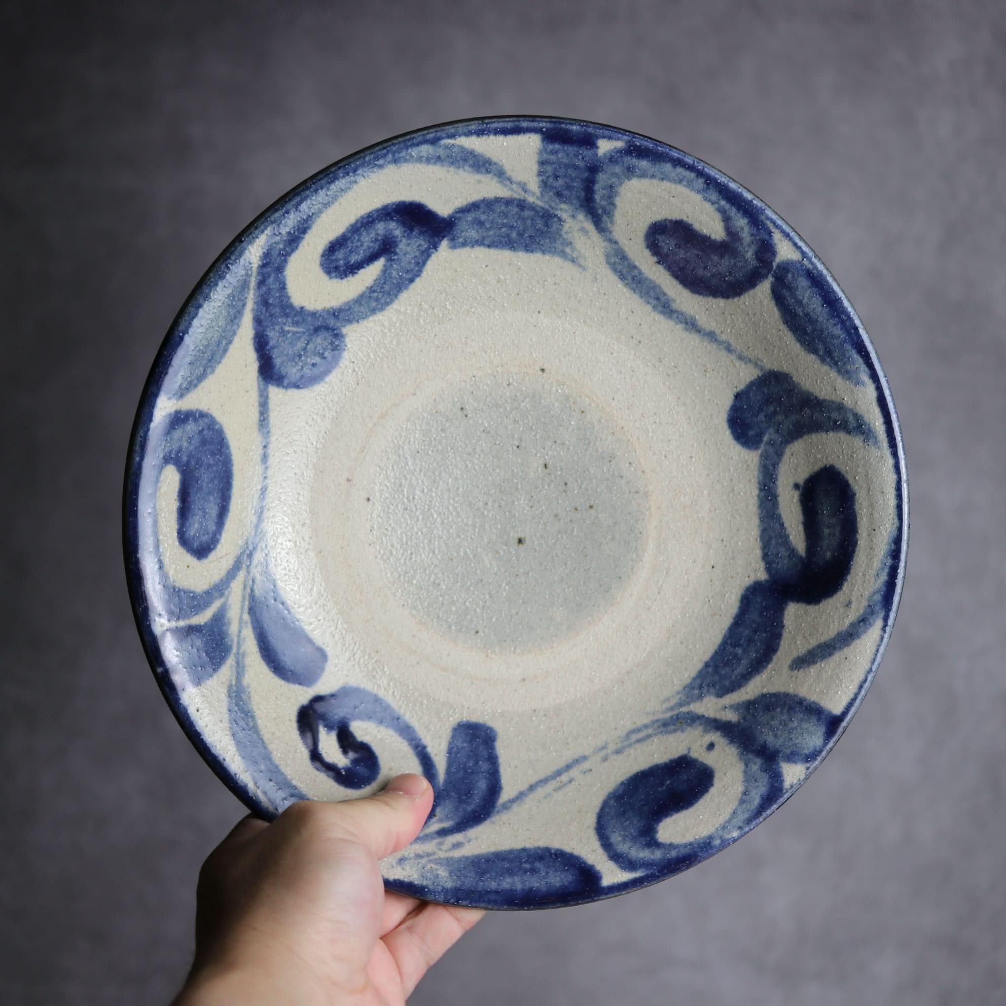 8寸皿1 呉須釉 唐草 やちむん 陶器 栄一工房 やちむん 陶器.