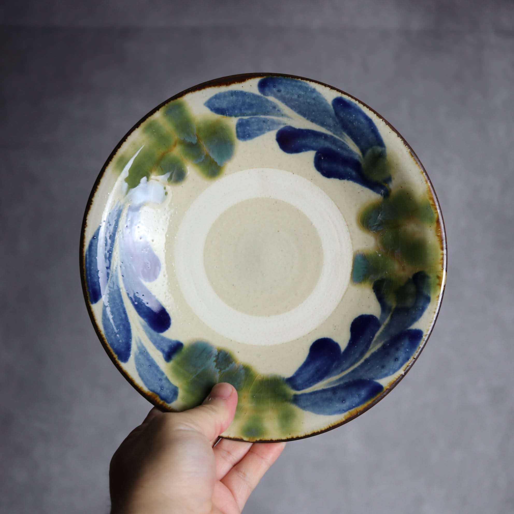 7寸皿1 呉須 緑釉 葡萄 やちむん 陶器 いずみ窯 島袋工房 やちむん 陶器.