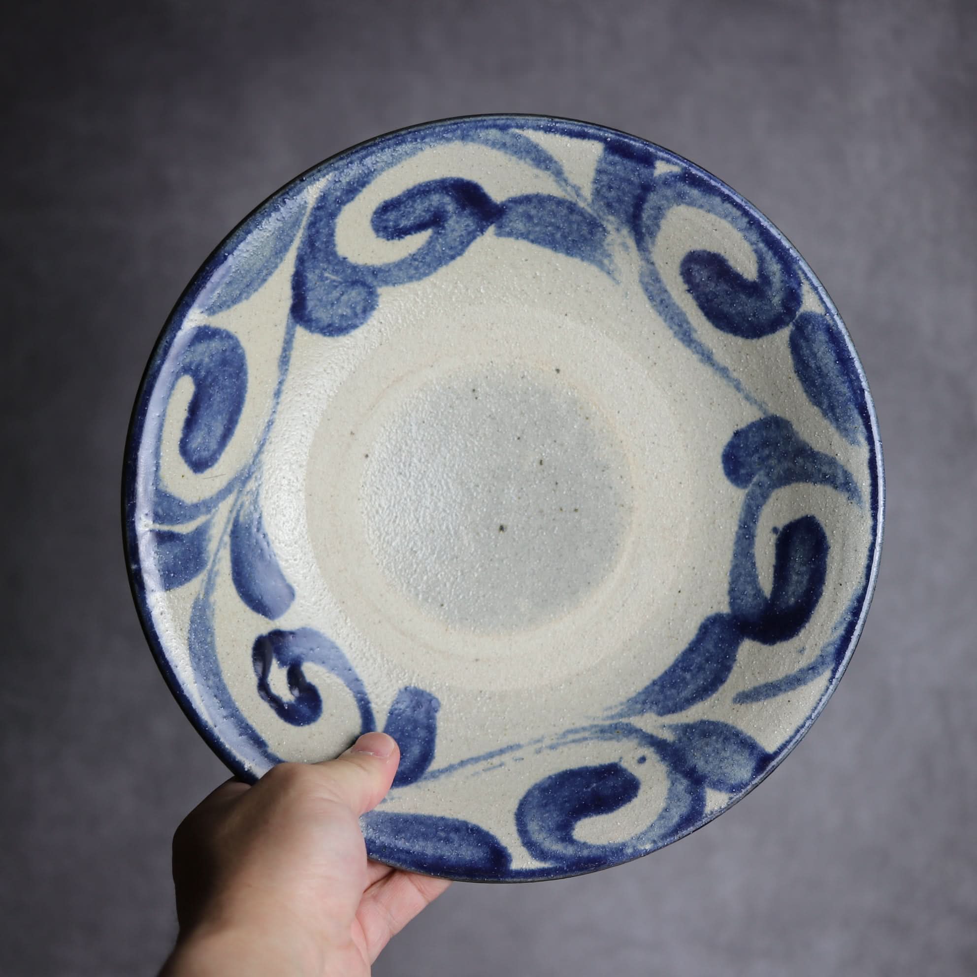 8寸皿1 呉須釉 唐草 やちむん 陶器 栄一工房 やちむん 陶器.