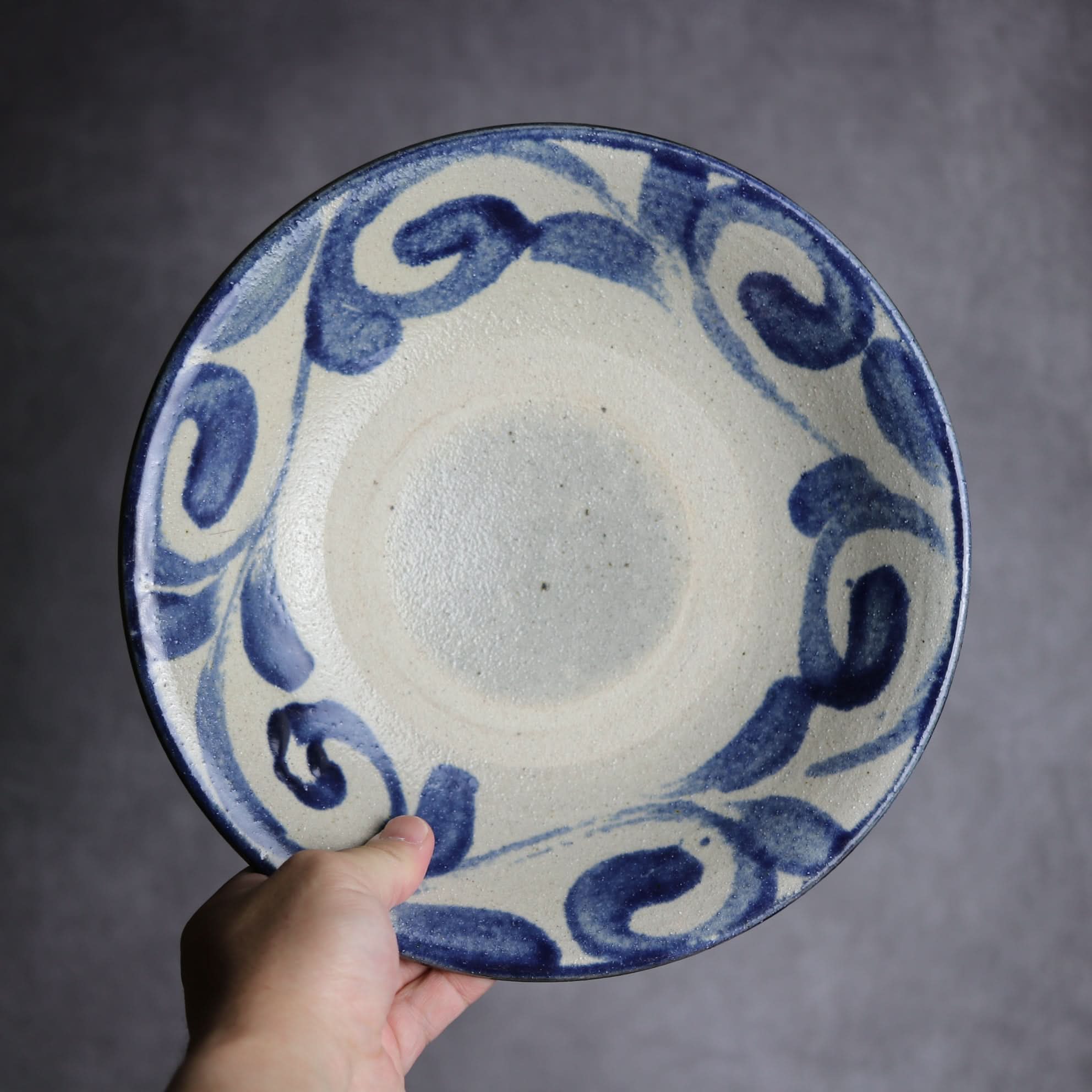 8寸皿1 呉須釉 唐草 やちむん 陶器 栄一工房 やちむん 陶器.