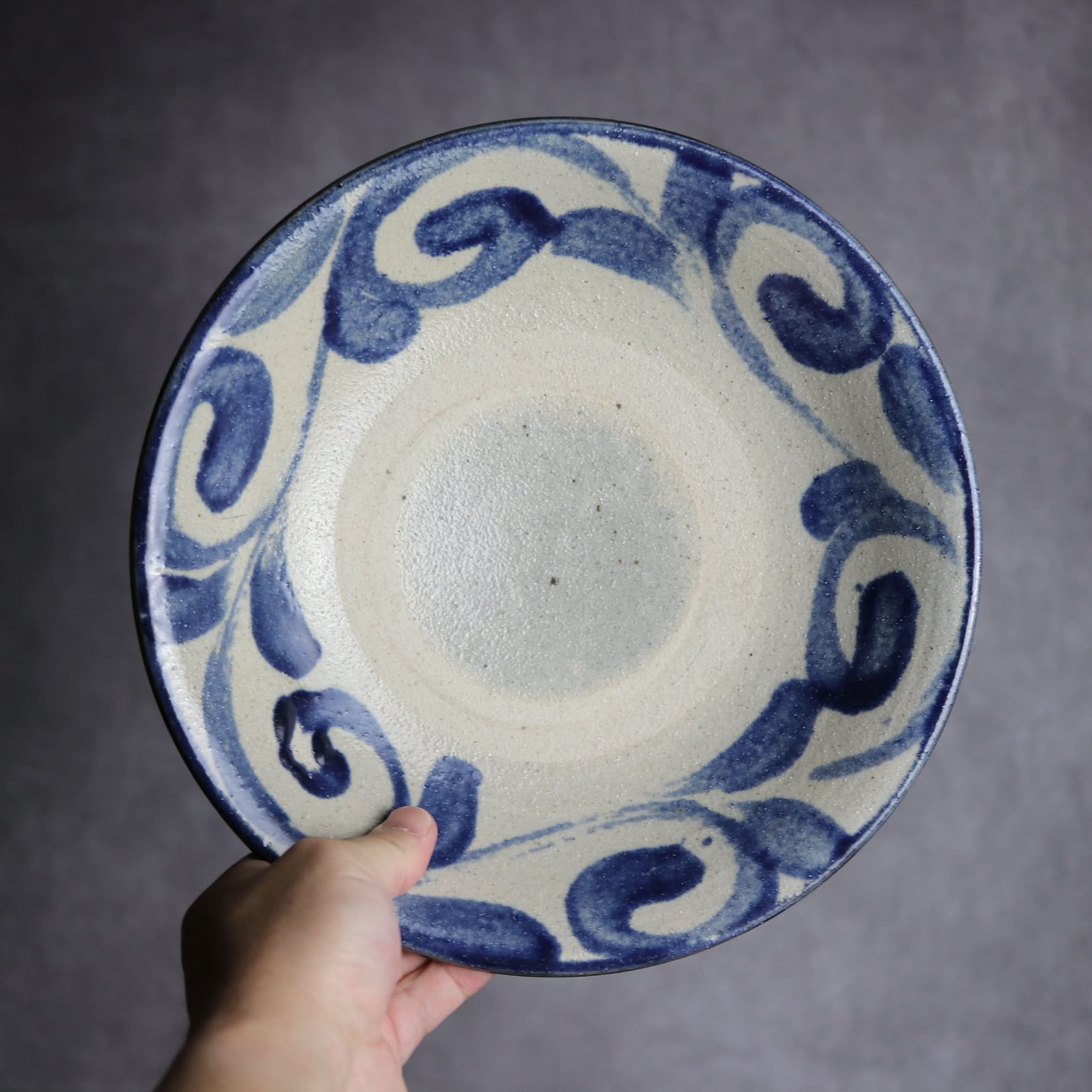 8寸皿1 呉須釉 唐草 やちむん 陶器 栄一工房 やちむん 陶器.
