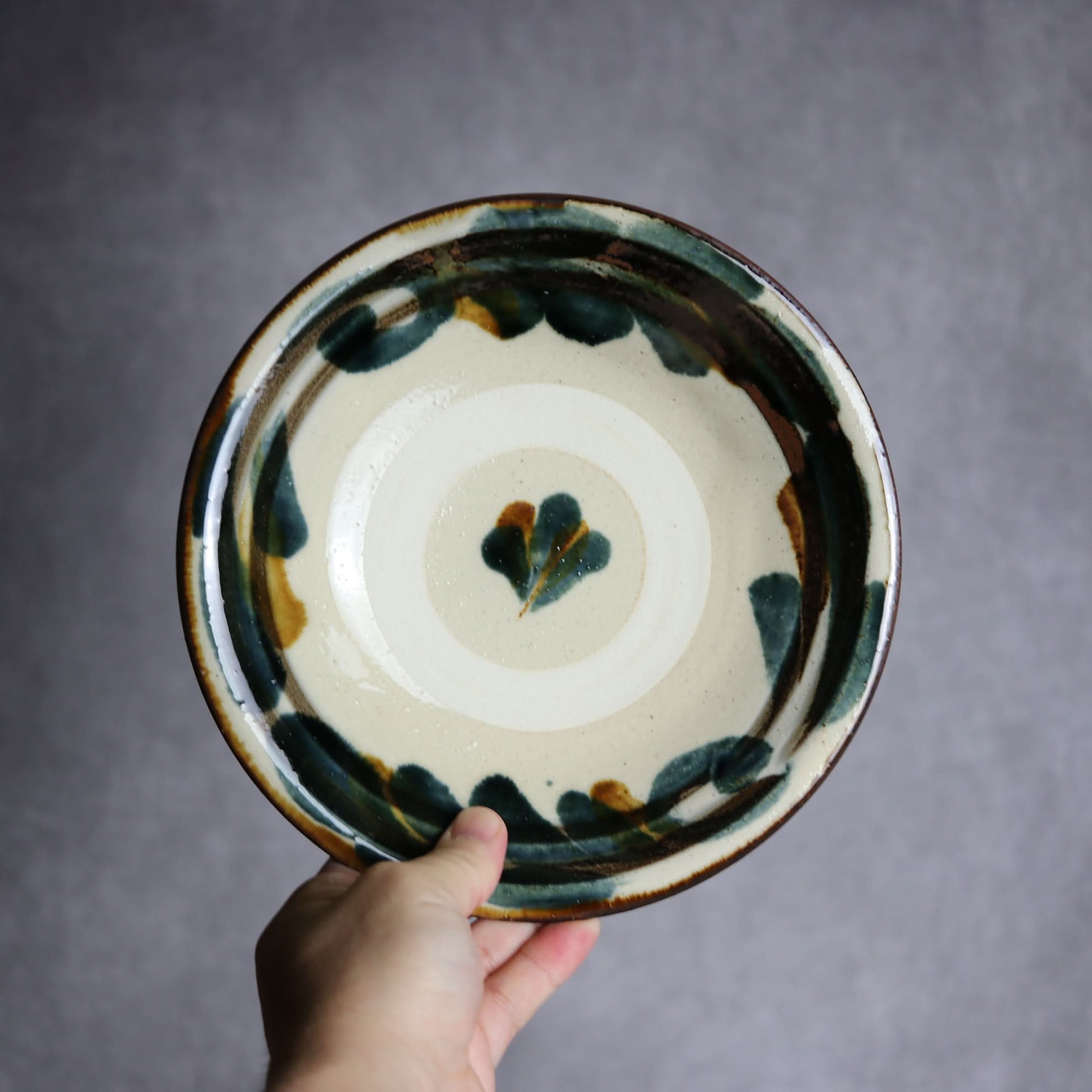 7寸皿1 飴 呉須釉 唐草やちむん 陶器 いずみ窯 島袋工房 やちむん 陶器.