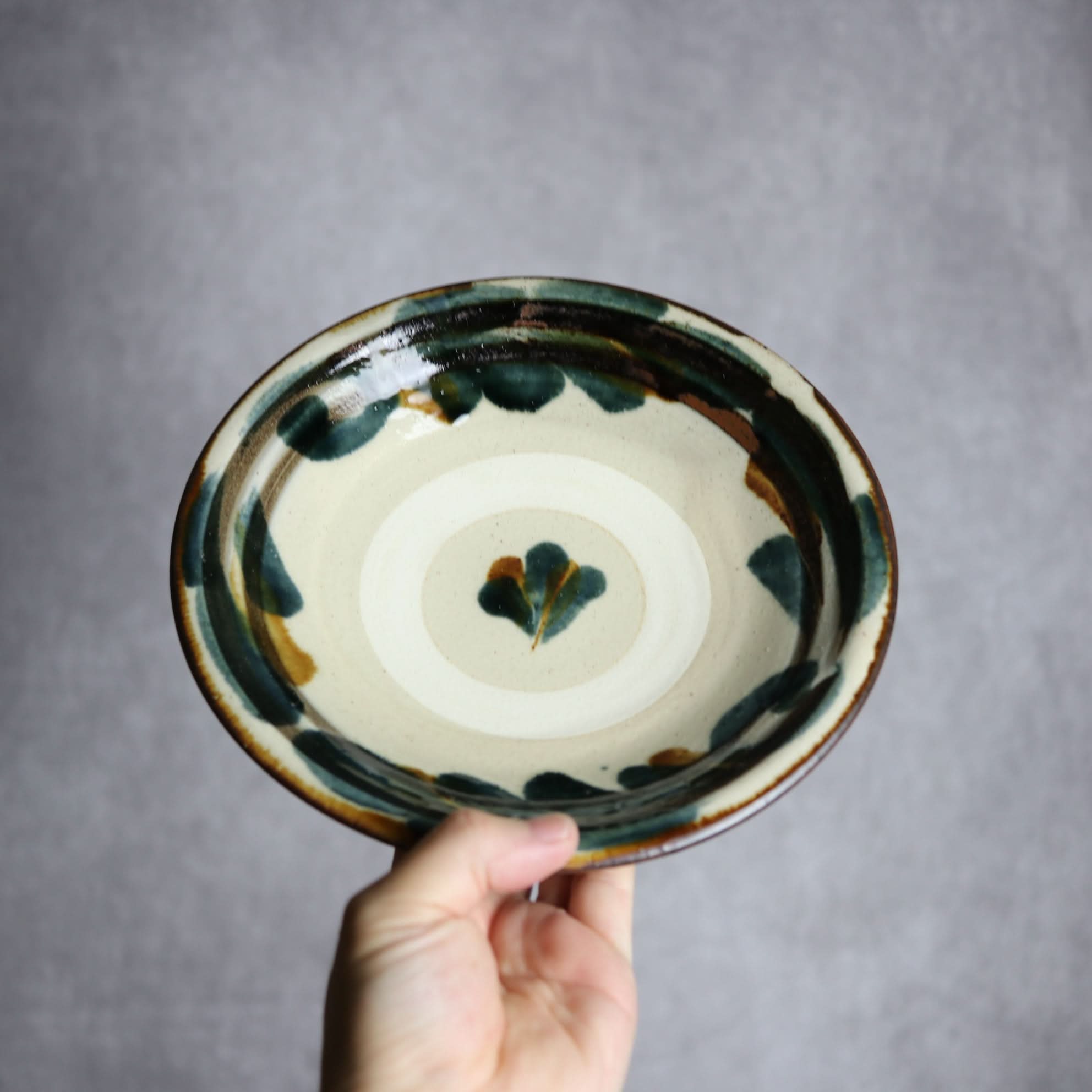 7寸皿1 飴 呉須釉 唐草やちむん 陶器 いずみ窯 島袋工房 やちむん 陶器.