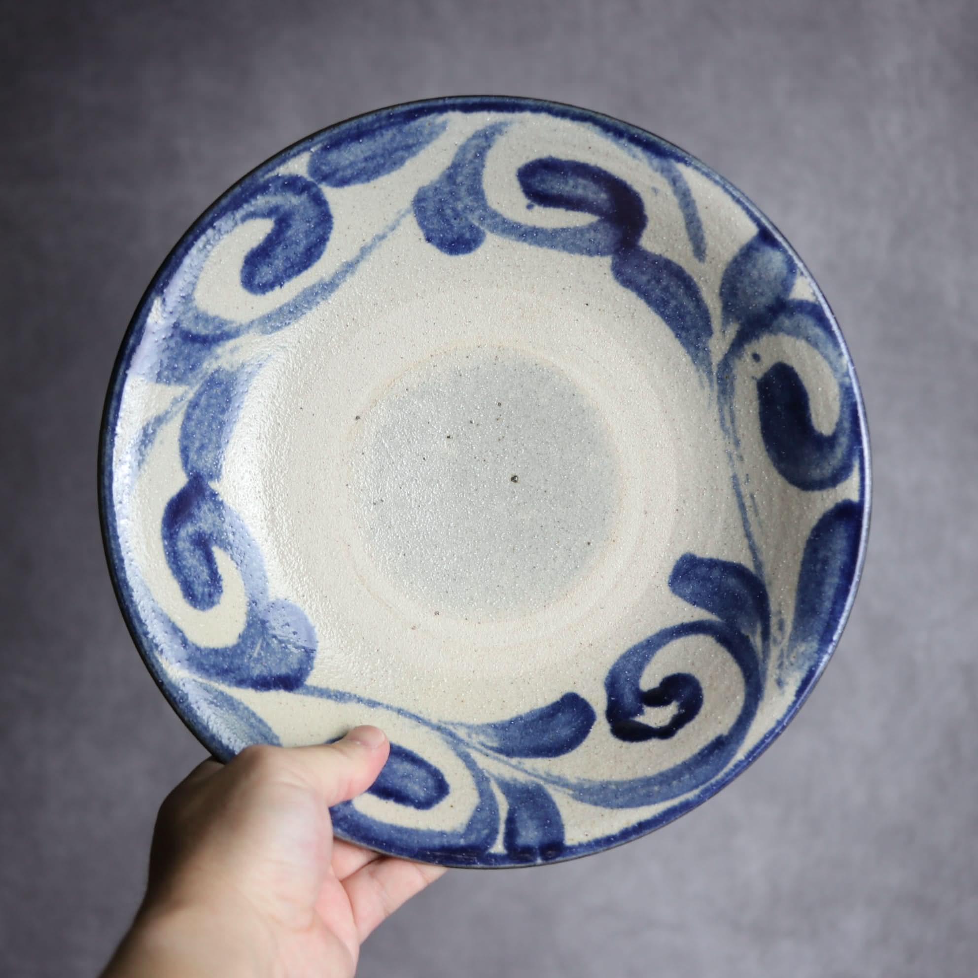 8寸皿1 呉須釉 唐草 やちむん 陶器 栄一工房 やちむん 陶器.
