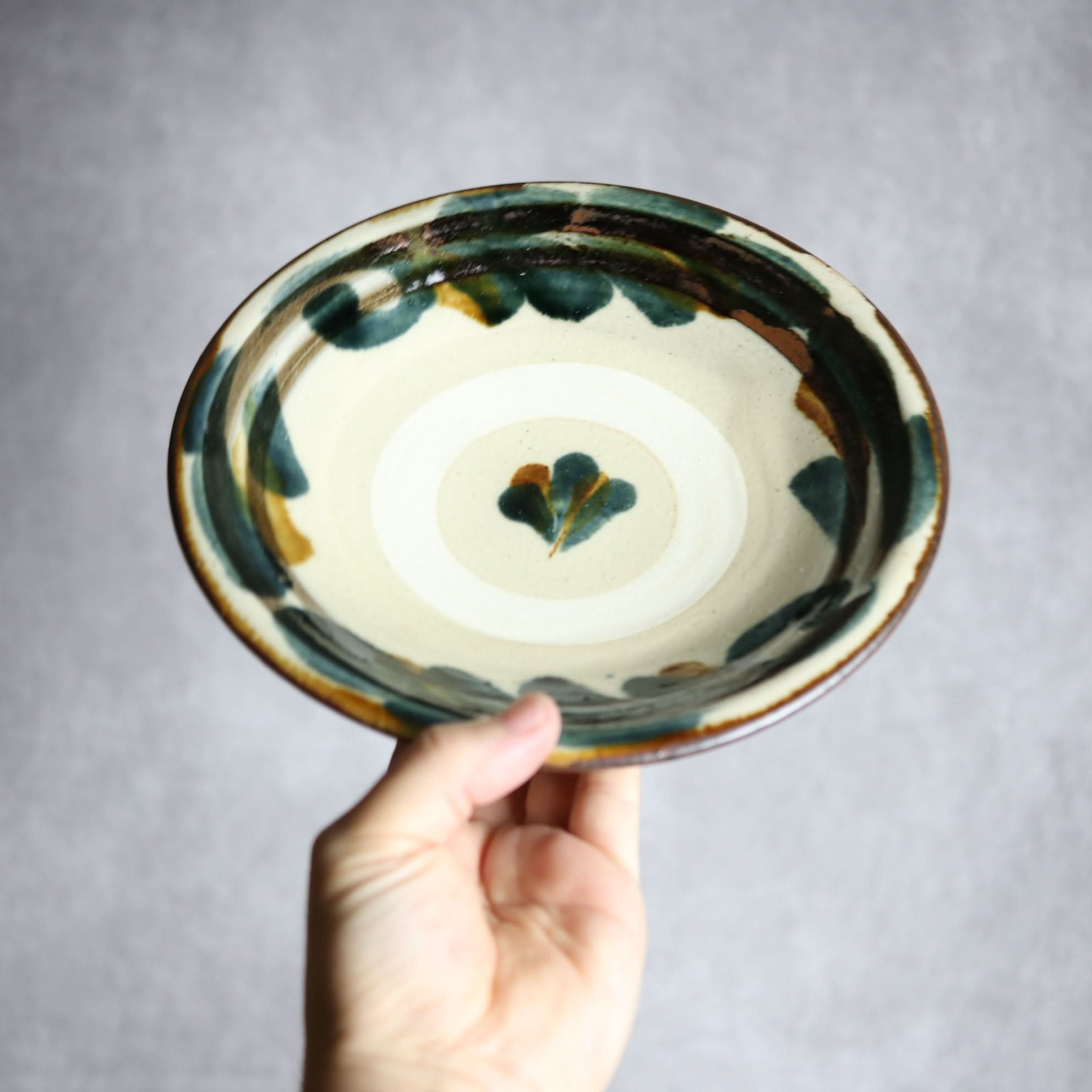 7寸皿1 飴 呉須釉 唐草やちむん 陶器 いずみ窯 島袋工房 やちむん 陶器.