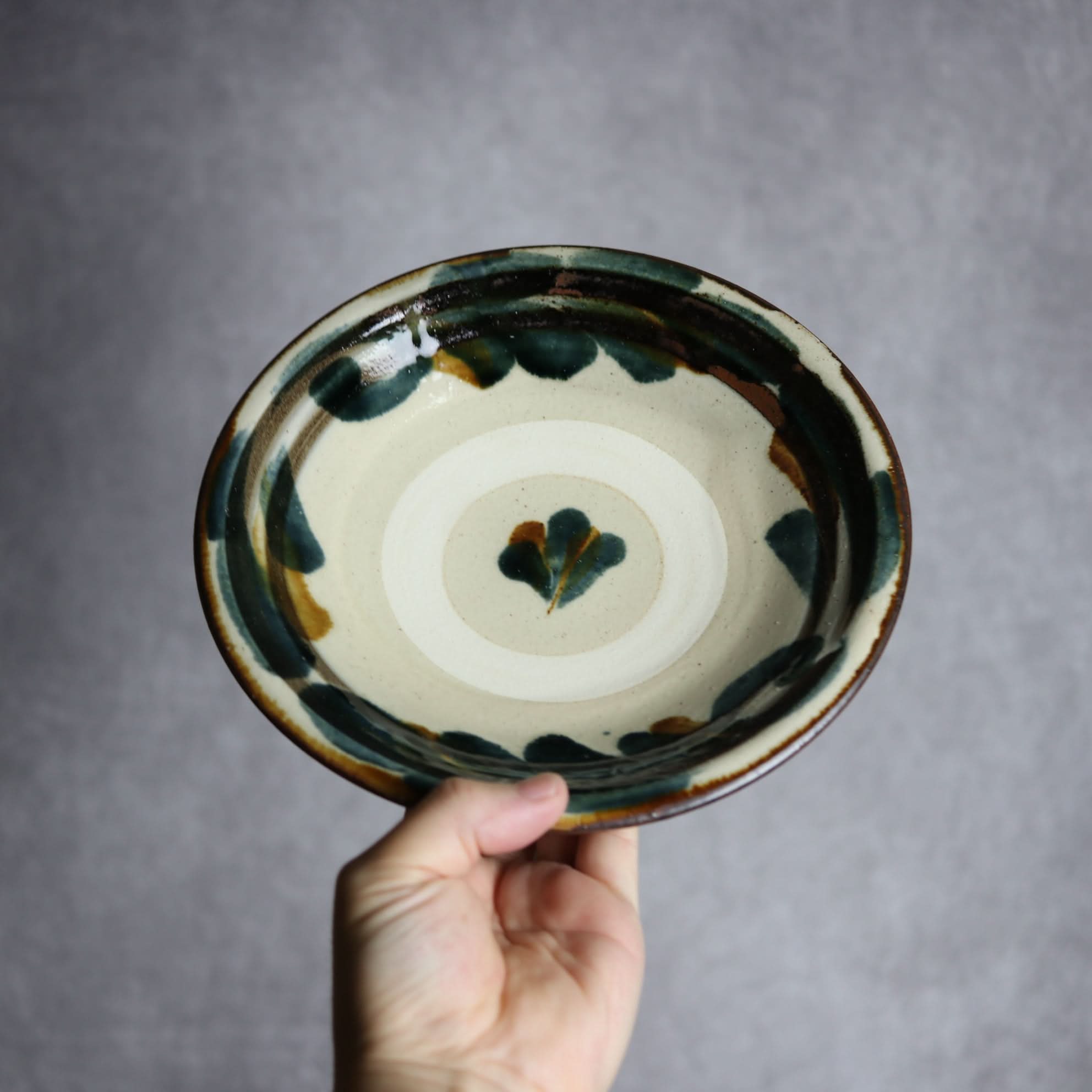 7寸皿1 飴 呉須釉 唐草やちむん 陶器 いずみ窯 島袋工房 やちむん 陶器.