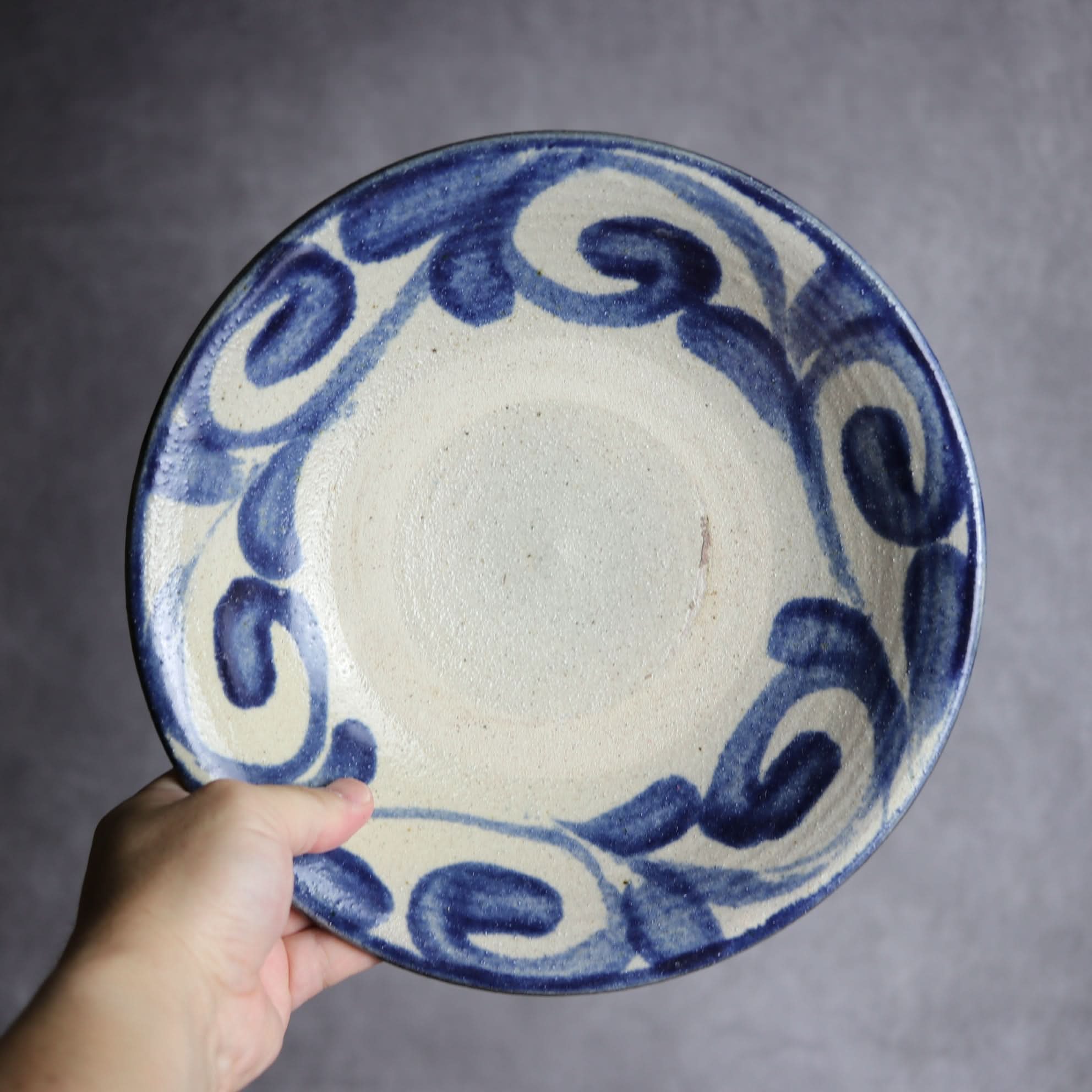 8寸皿2 呉須釉 唐草 やちむん 陶器 栄一工房 やちむん 陶器.