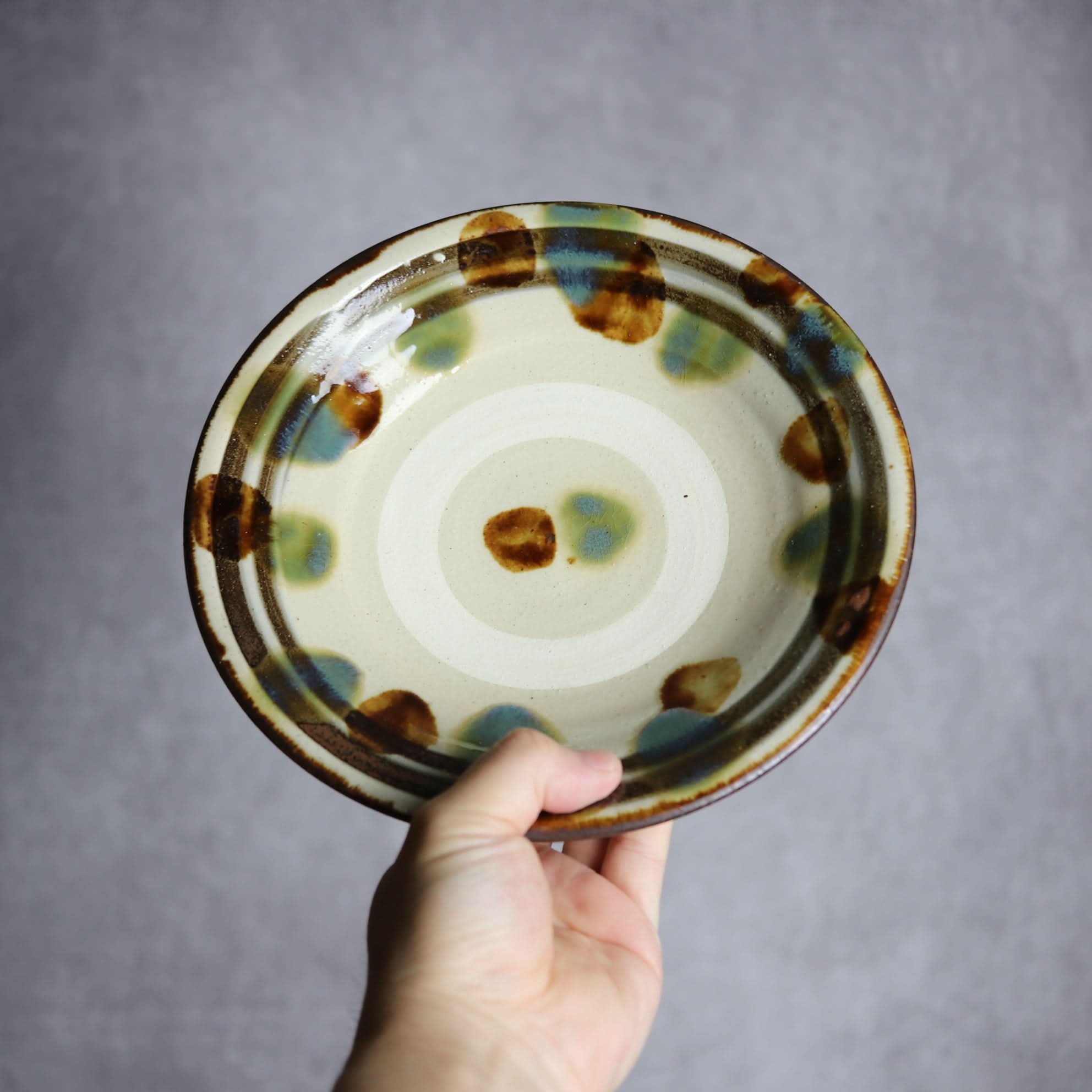 7寸皿1 三彩 点打 やちむん 陶器 いずみ窯 島袋工房 やちむん 陶器.