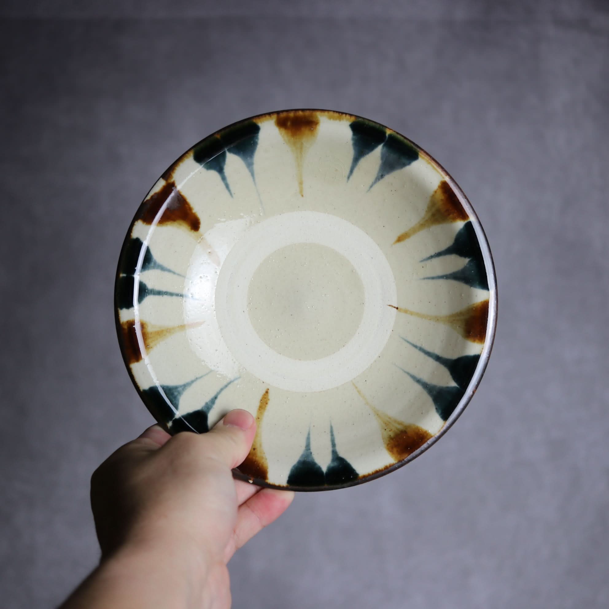 6寸皿1 飴 呉須釉 縁線描やちむん 陶器 いずみ窯 島袋工房 やちむん 陶器.