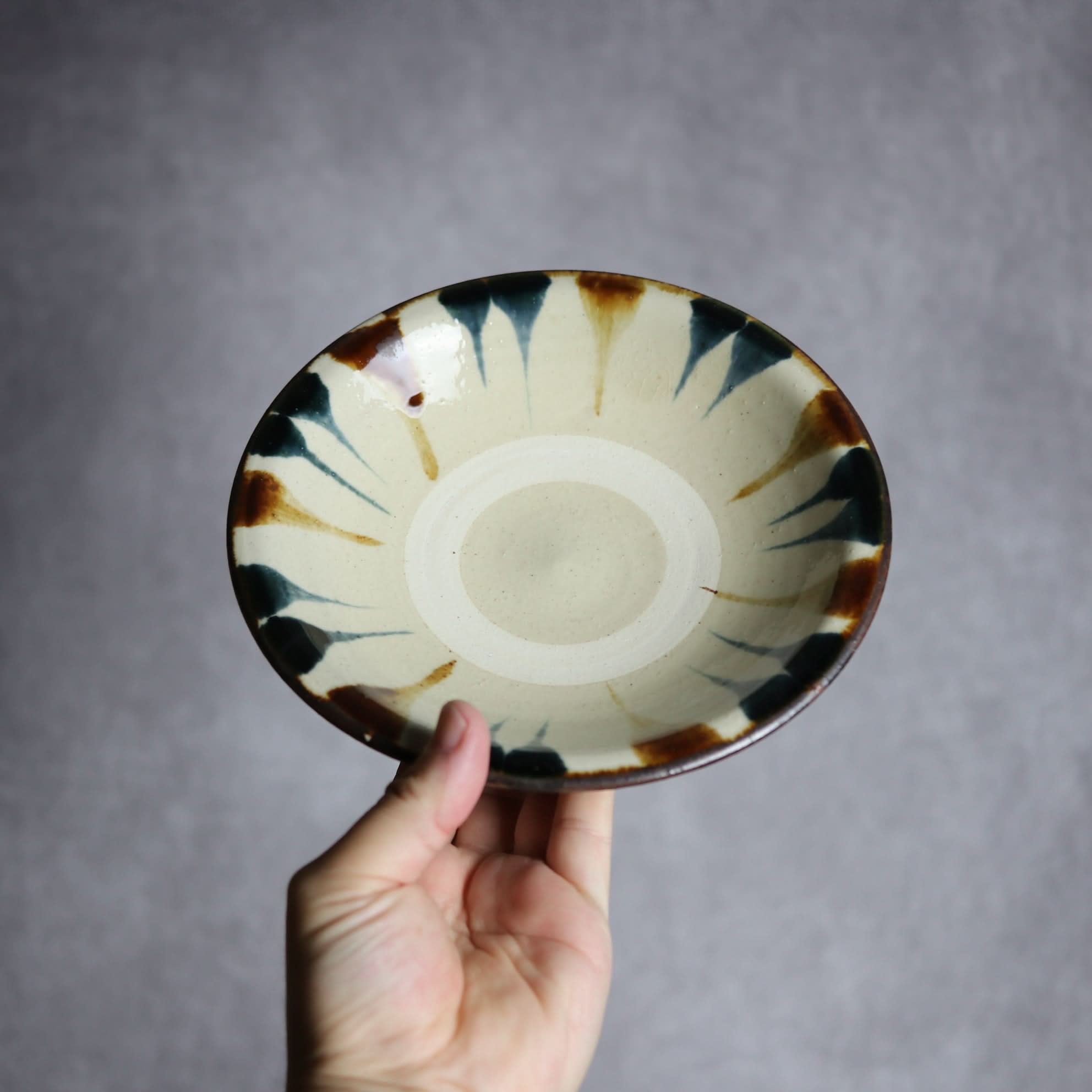 6寸皿1 飴 呉須釉 縁線描やちむん 陶器 いずみ窯 島袋工房 やちむん 陶器.