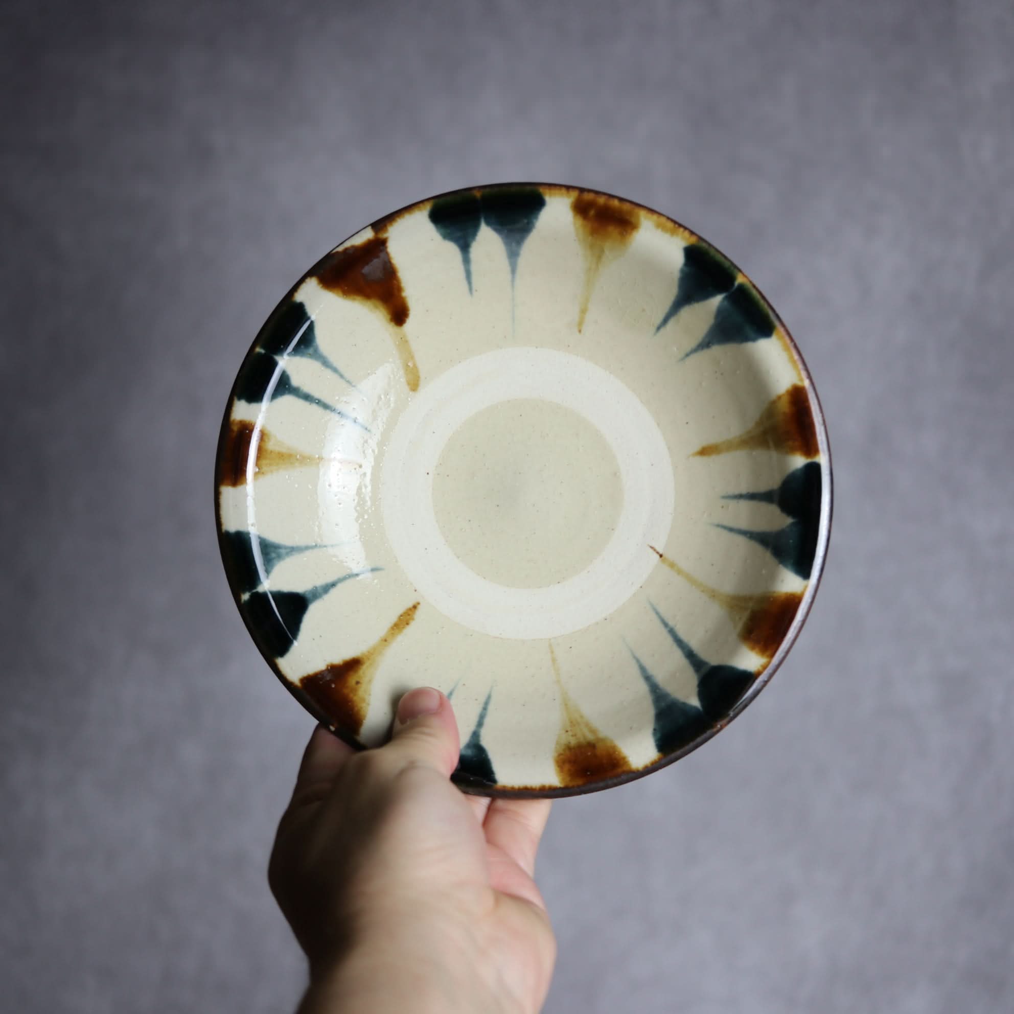 6寸皿1 飴 呉須釉 縁線描やちむん 陶器 いずみ窯 島袋工房 やちむん 陶器.