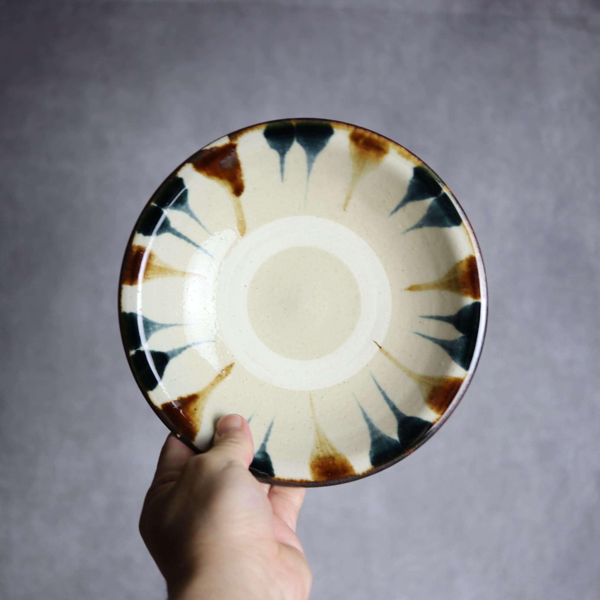 6寸皿1 飴 呉須釉 縁線描やちむん 陶器 いずみ窯 島袋工房 やちむん 陶器.