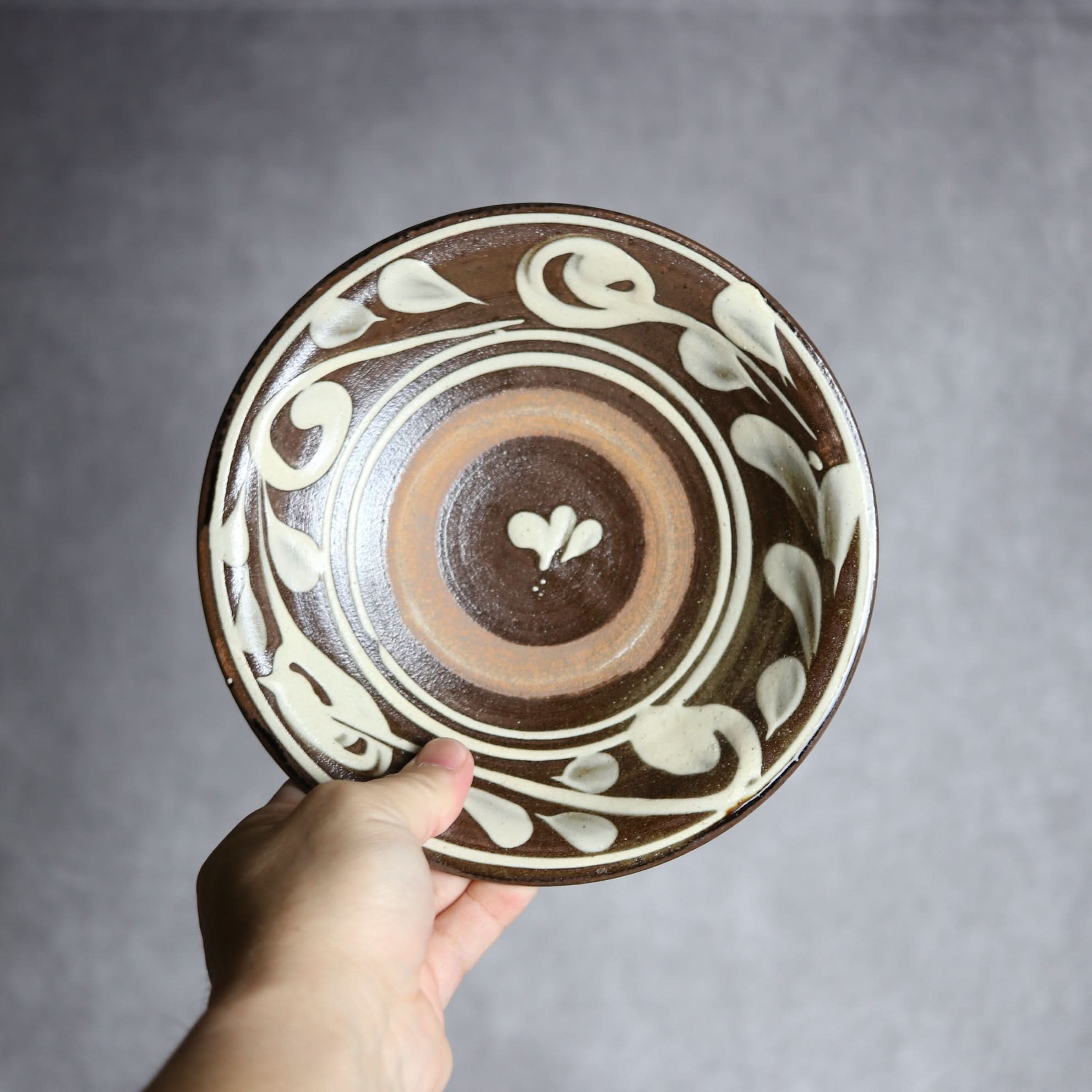 6寸皿1 イッチン 唐草 やちむん 陶器 いずみ窯 島袋工房 やちむん 陶器.