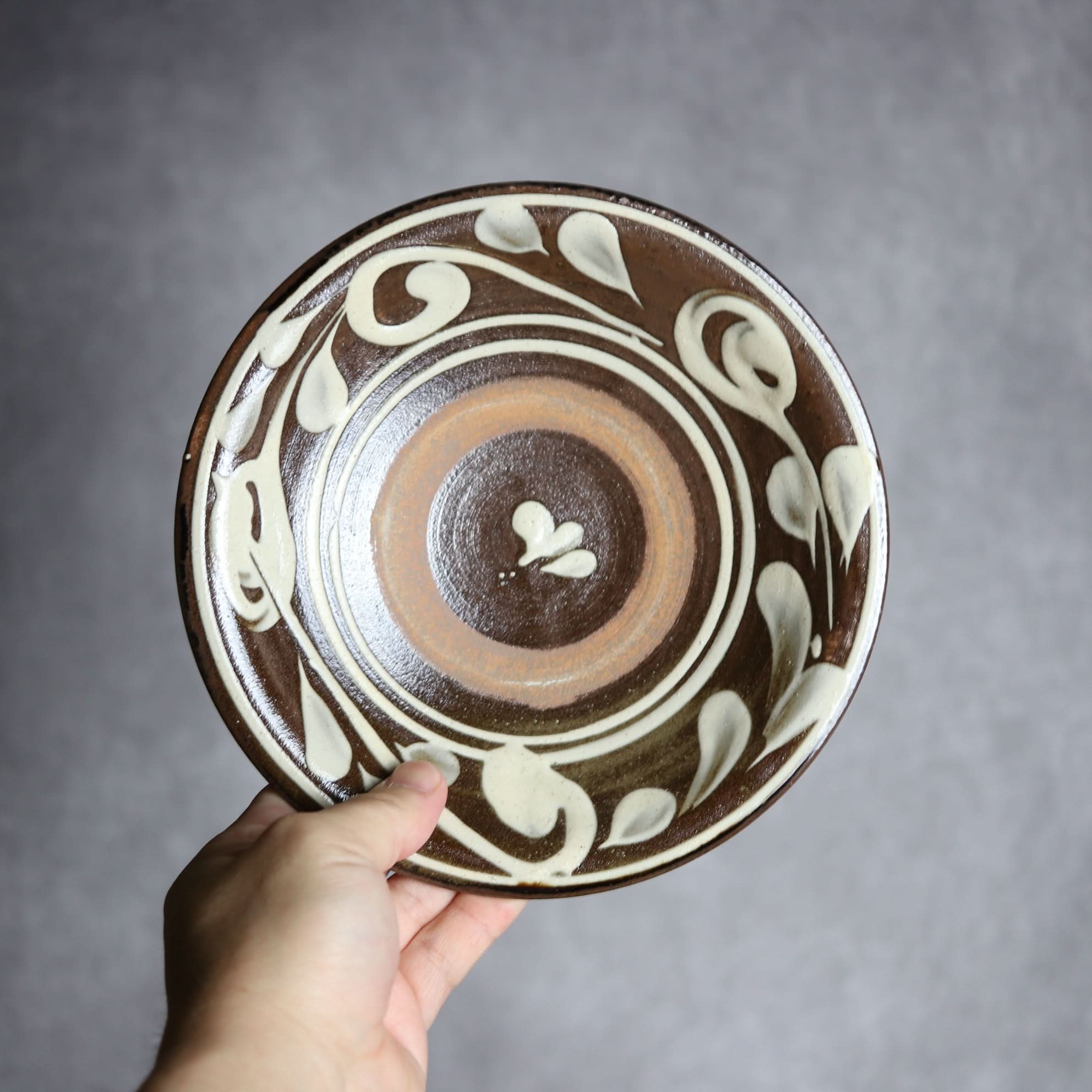 6寸皿1 イッチン 唐草 やちむん 陶器 いずみ窯 島袋工房 やちむん 陶器.