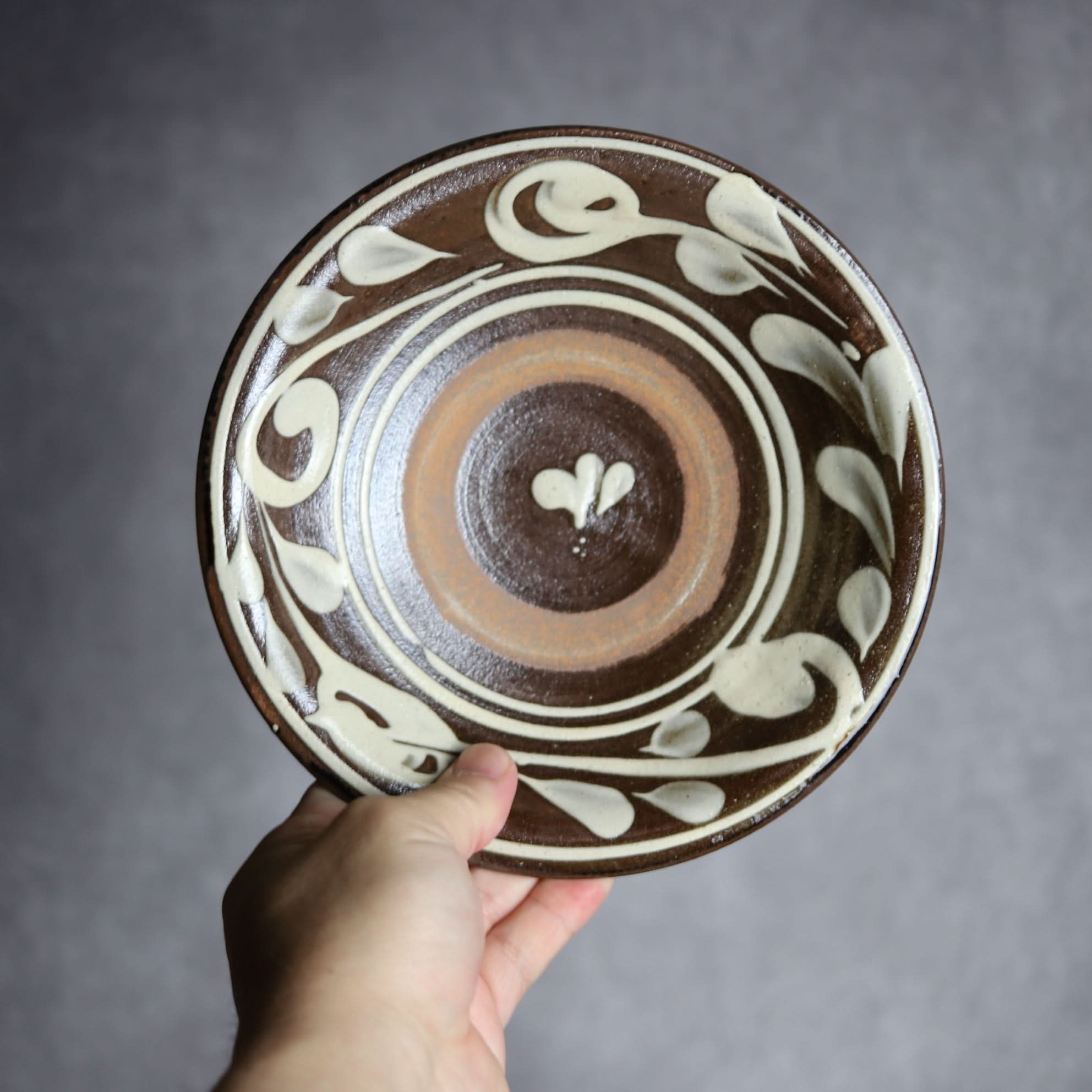 6寸皿1 イッチン 唐草 やちむん 陶器 いずみ窯 島袋工房 やちむん 陶器.