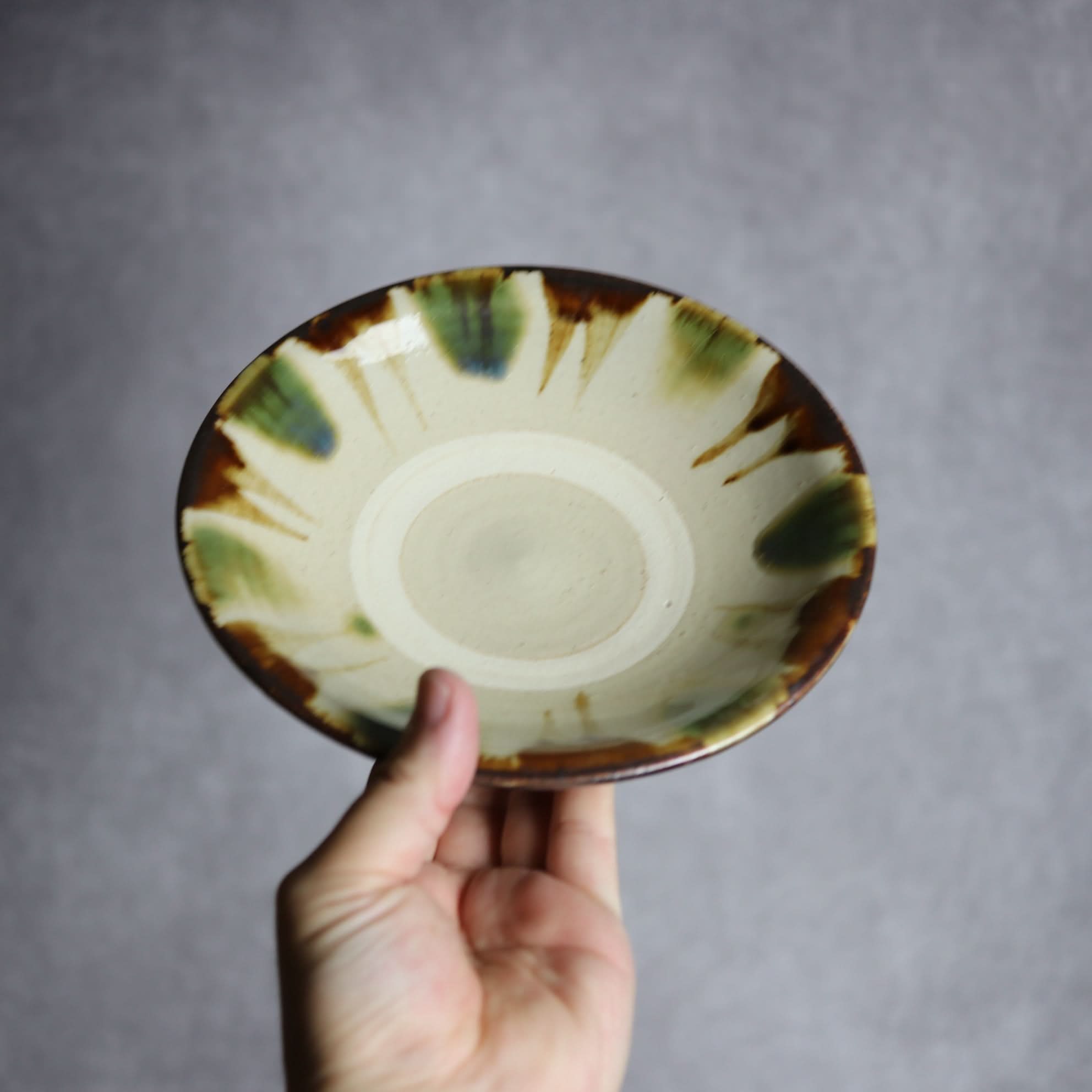 6寸皿1 三彩 線描 やちむん 陶器 いずみ窯 島袋工房 やちむん 陶器.