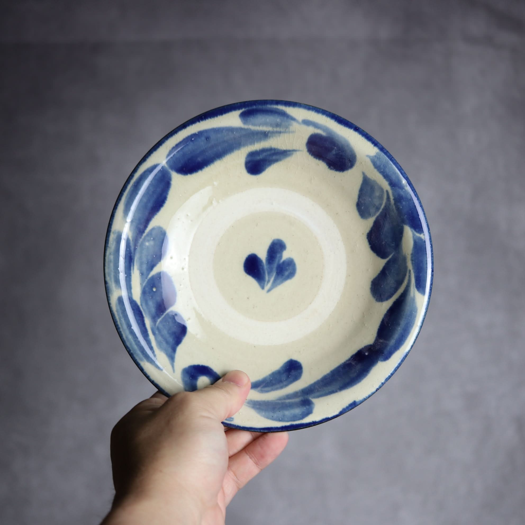 6寸皿1 呉須釉 菊唐草やちむん 陶器 いずみ窯 島袋工房 やちむん 陶器.