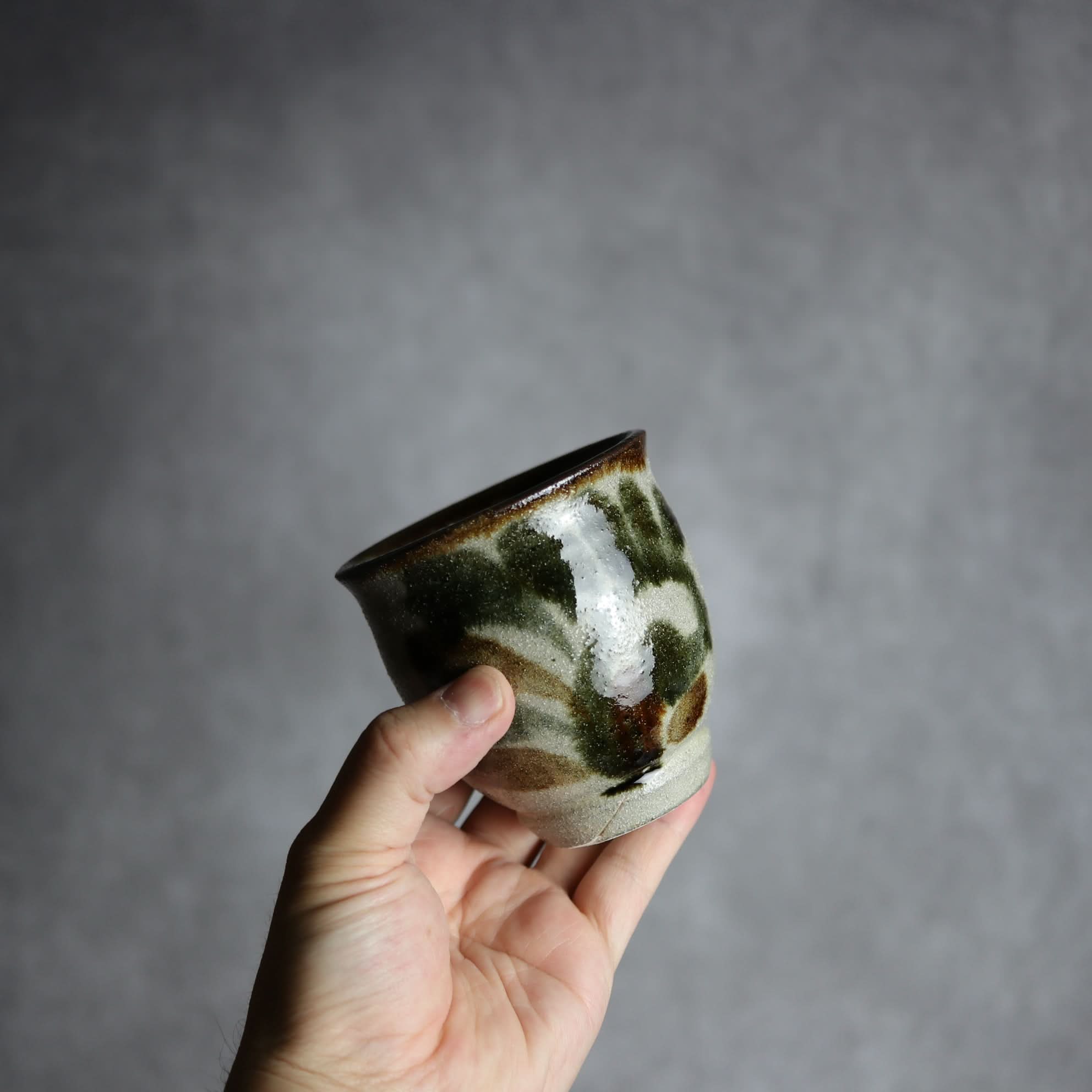 湯呑2 飴 呉須釉 唐草 やちむん 陶器 栄一工房 やちむん 陶器.