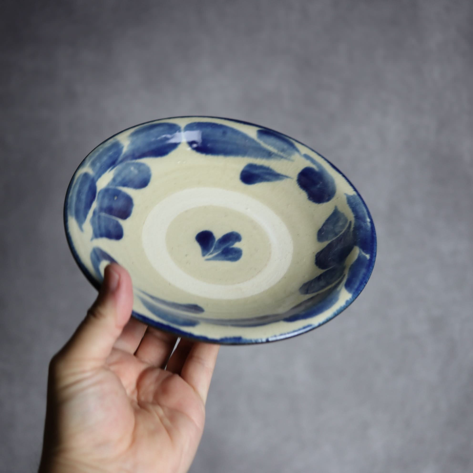 6寸皿1 呉須釉 菊唐草やちむん 陶器 いずみ窯 島袋工房 やちむん 陶器.