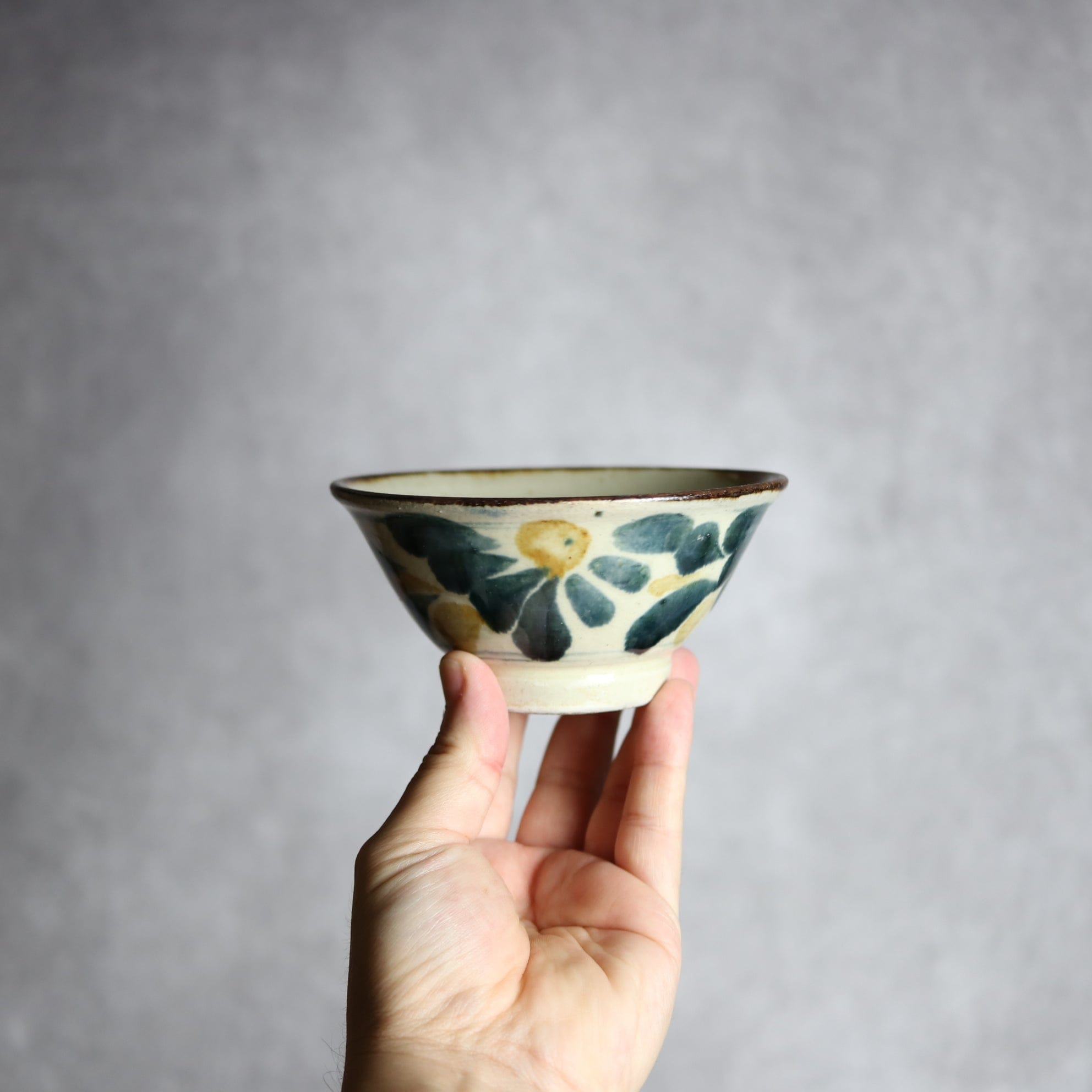 4寸マカイ1 飴 呉須釉 菊花唐草 やちむん 陶器 いずみ窯 島袋工房 やちむん 陶器.